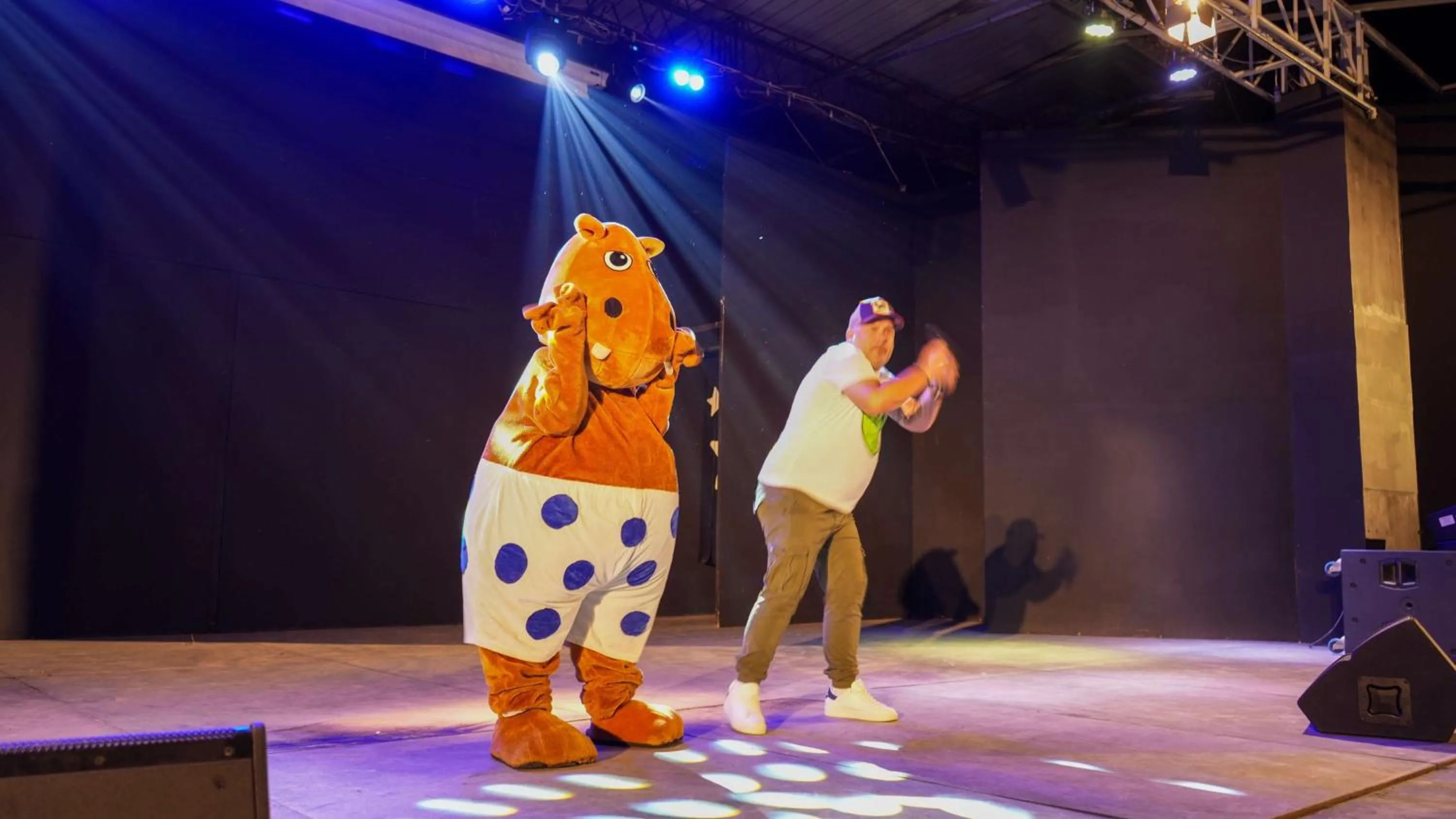 Entertainment in I Giardini di Athena- Athena Resort