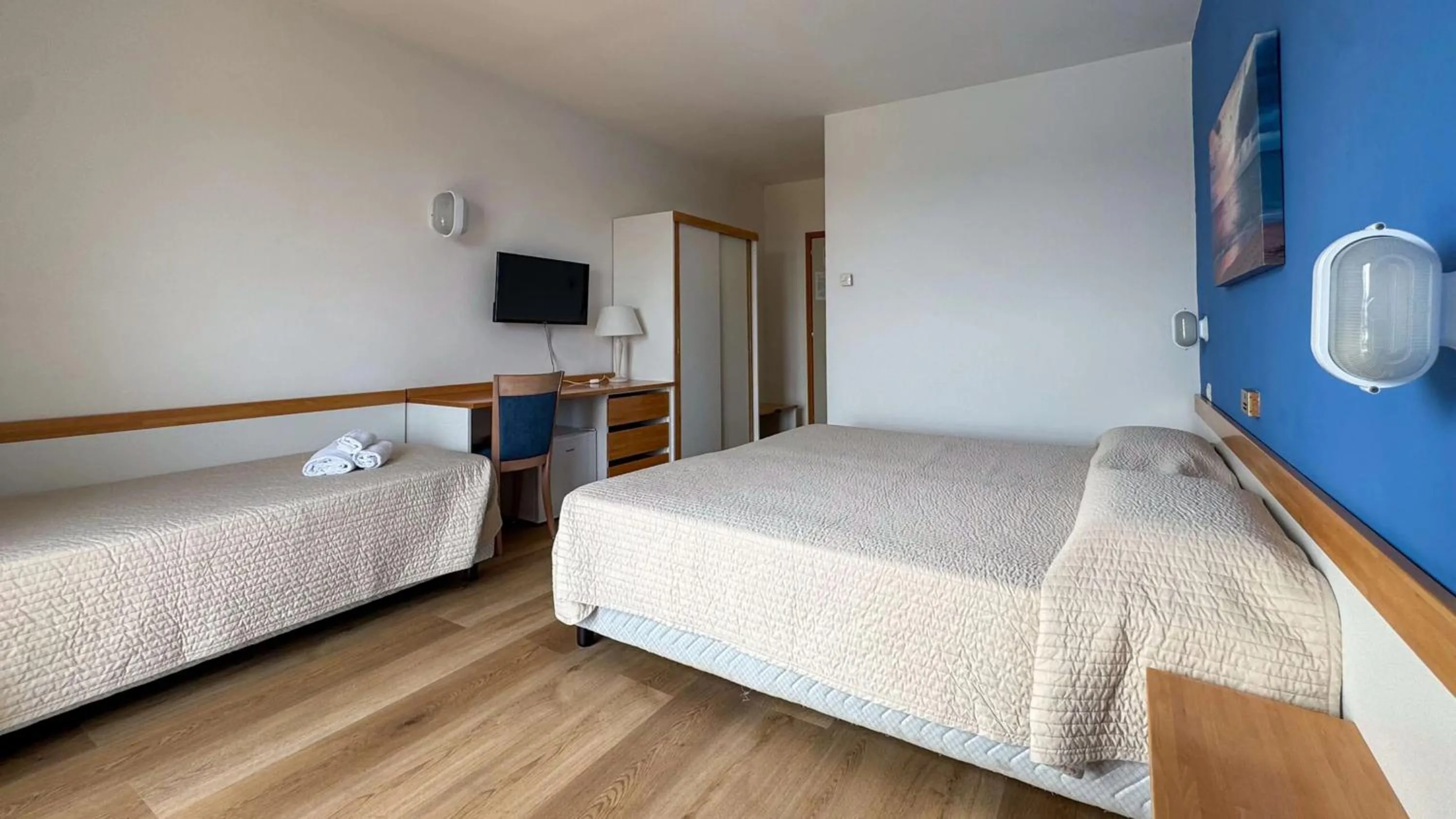 Photo of the whole room, Bed in I Giardini di Athena- Athena Resort