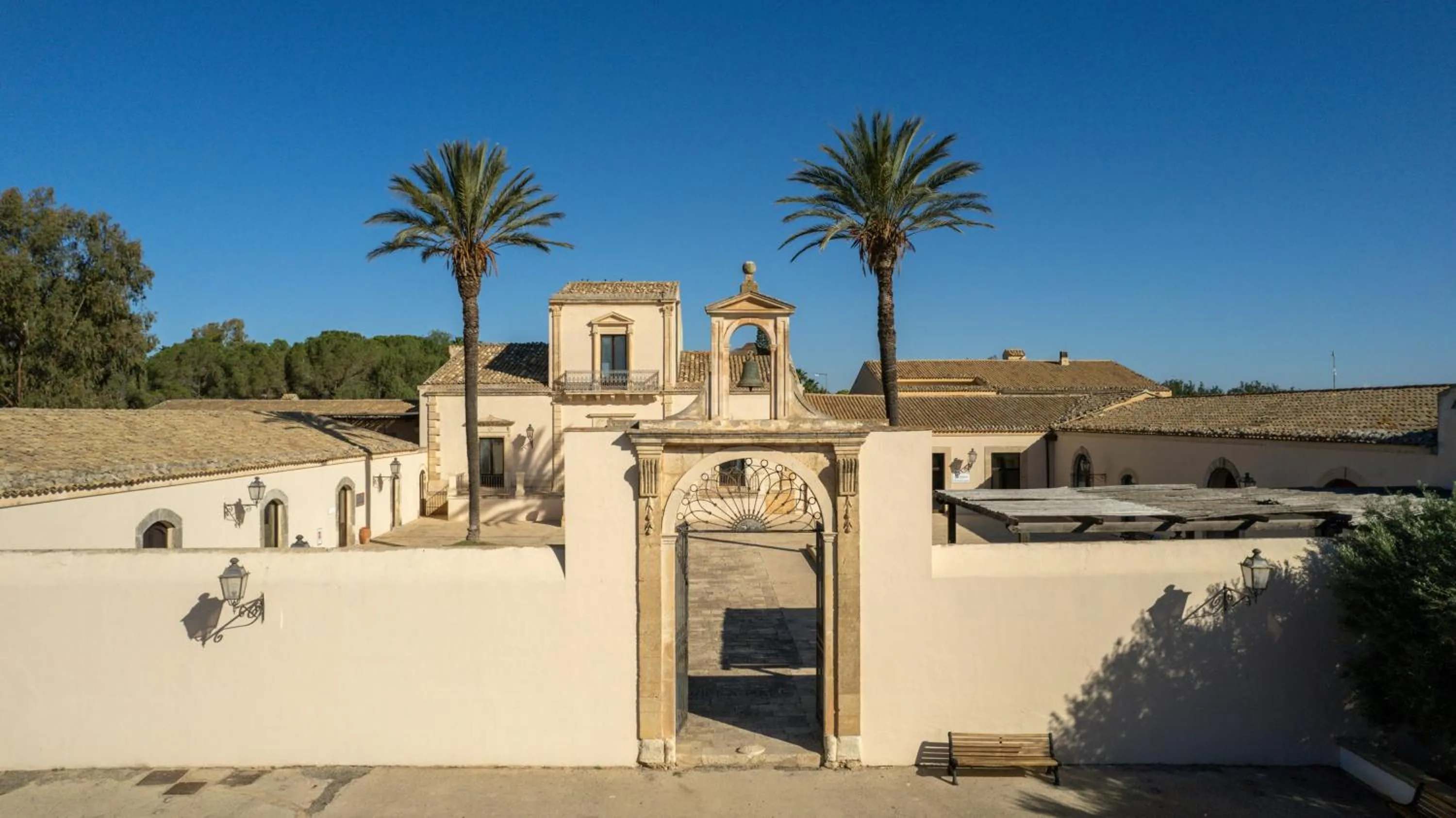Inner courtyard view in I Giardini di Athena- Athena Resort