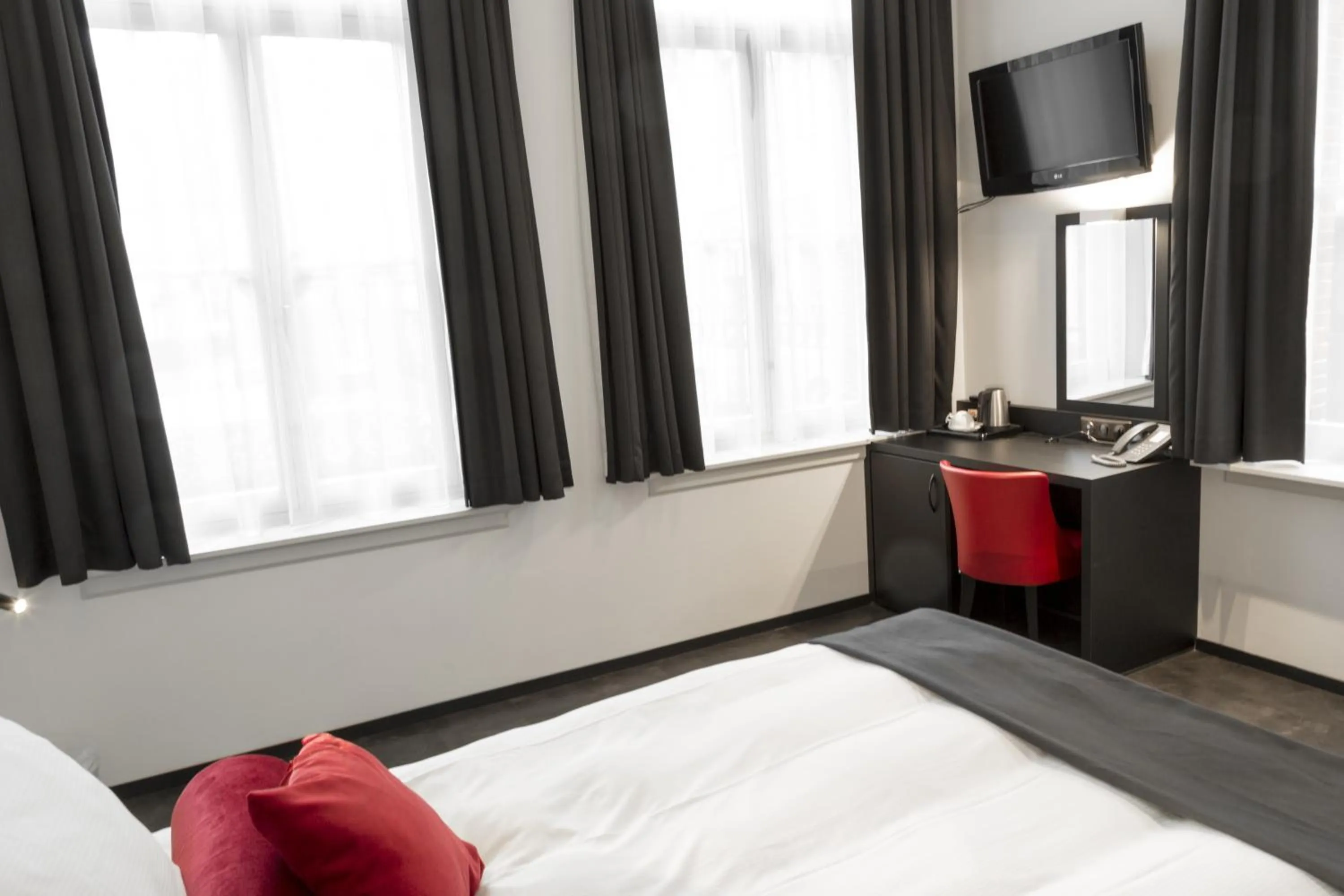 Photo of the whole room, Bed in Zimmerhof Hotel