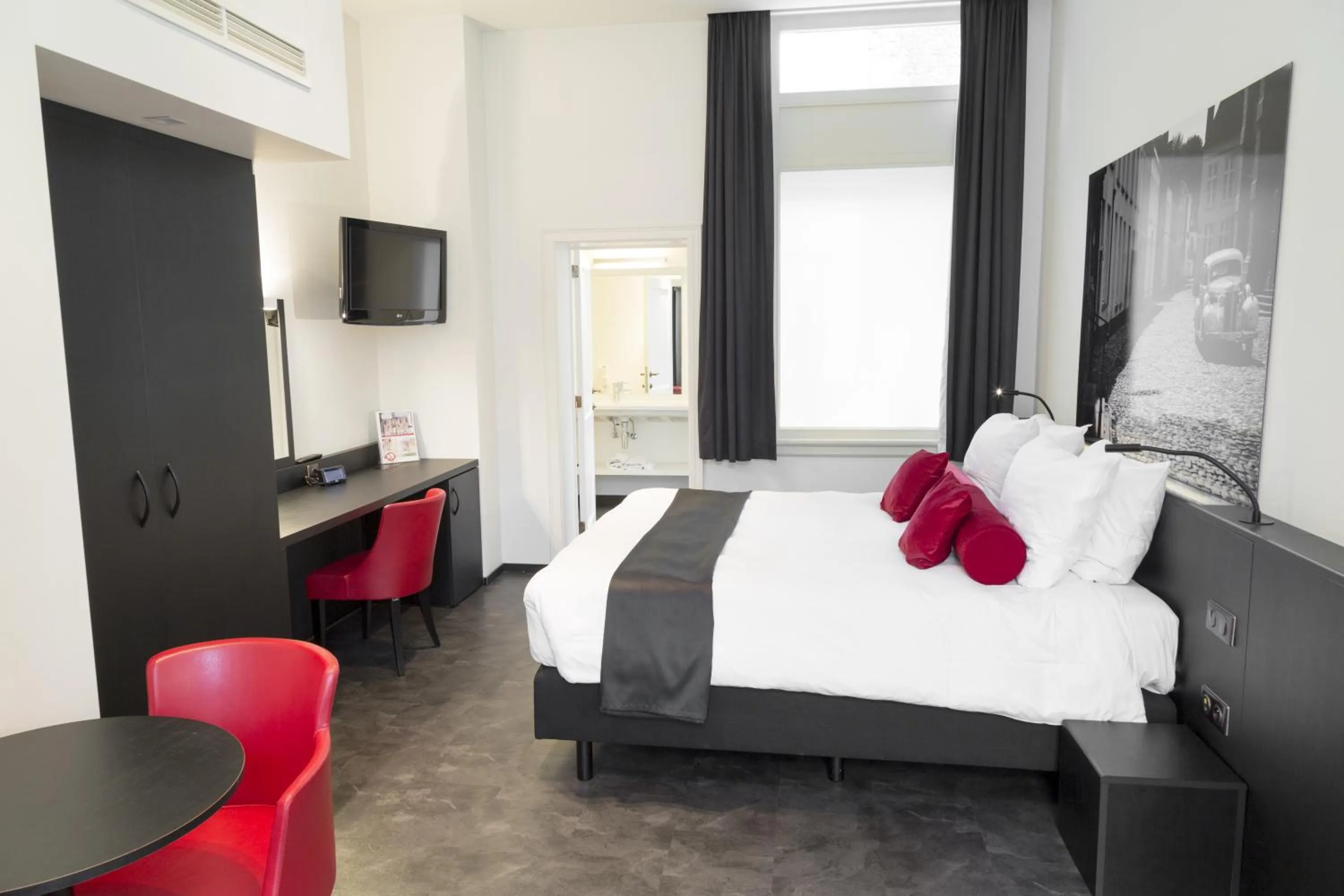 Photo of the whole room, Bed in Zimmerhof Hotel