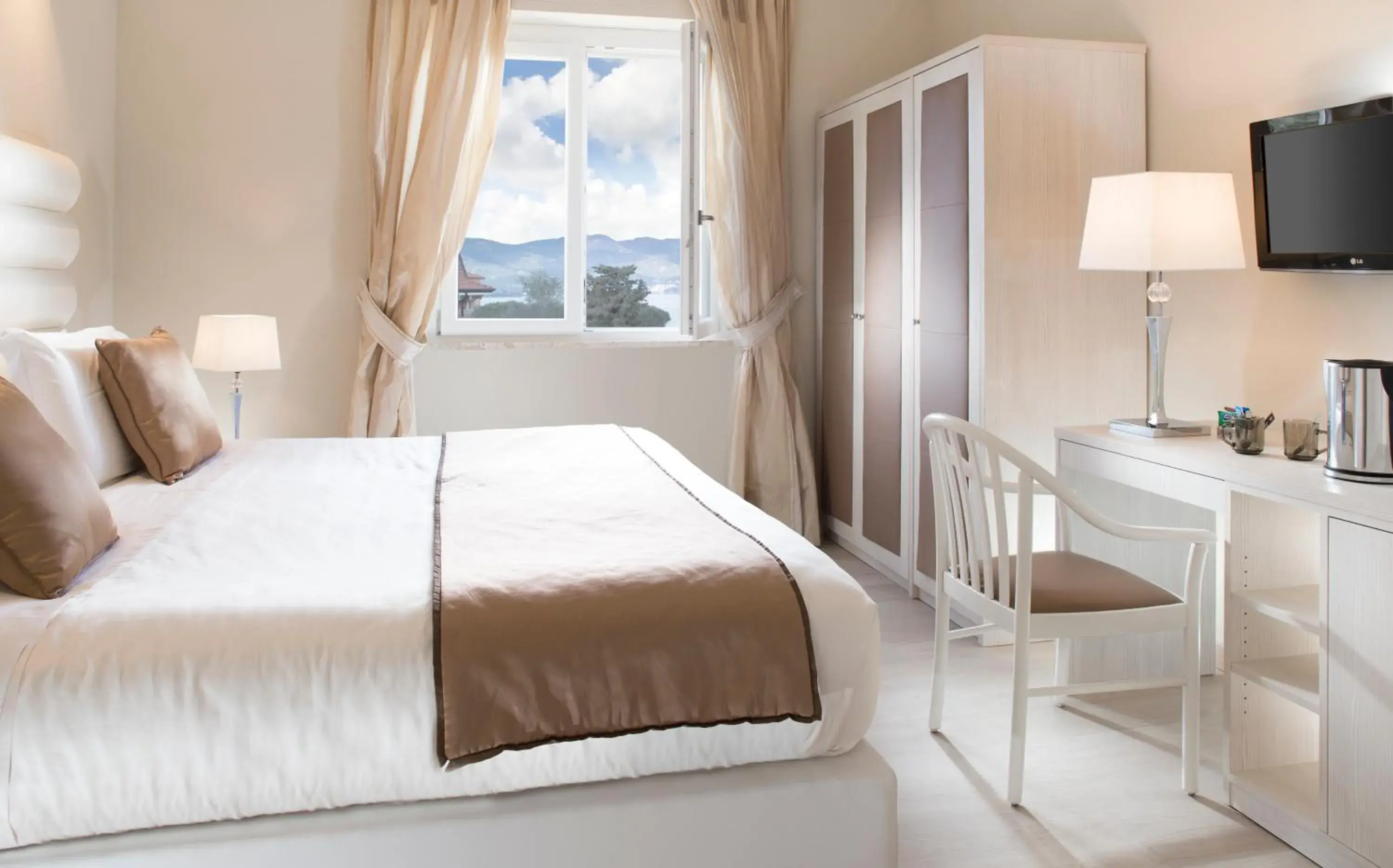 Double Room with Side Sea View - single occupancy in Europa Grand Hotel Double Room with Side Sea View - single occupancy in Europa Grand Hotel