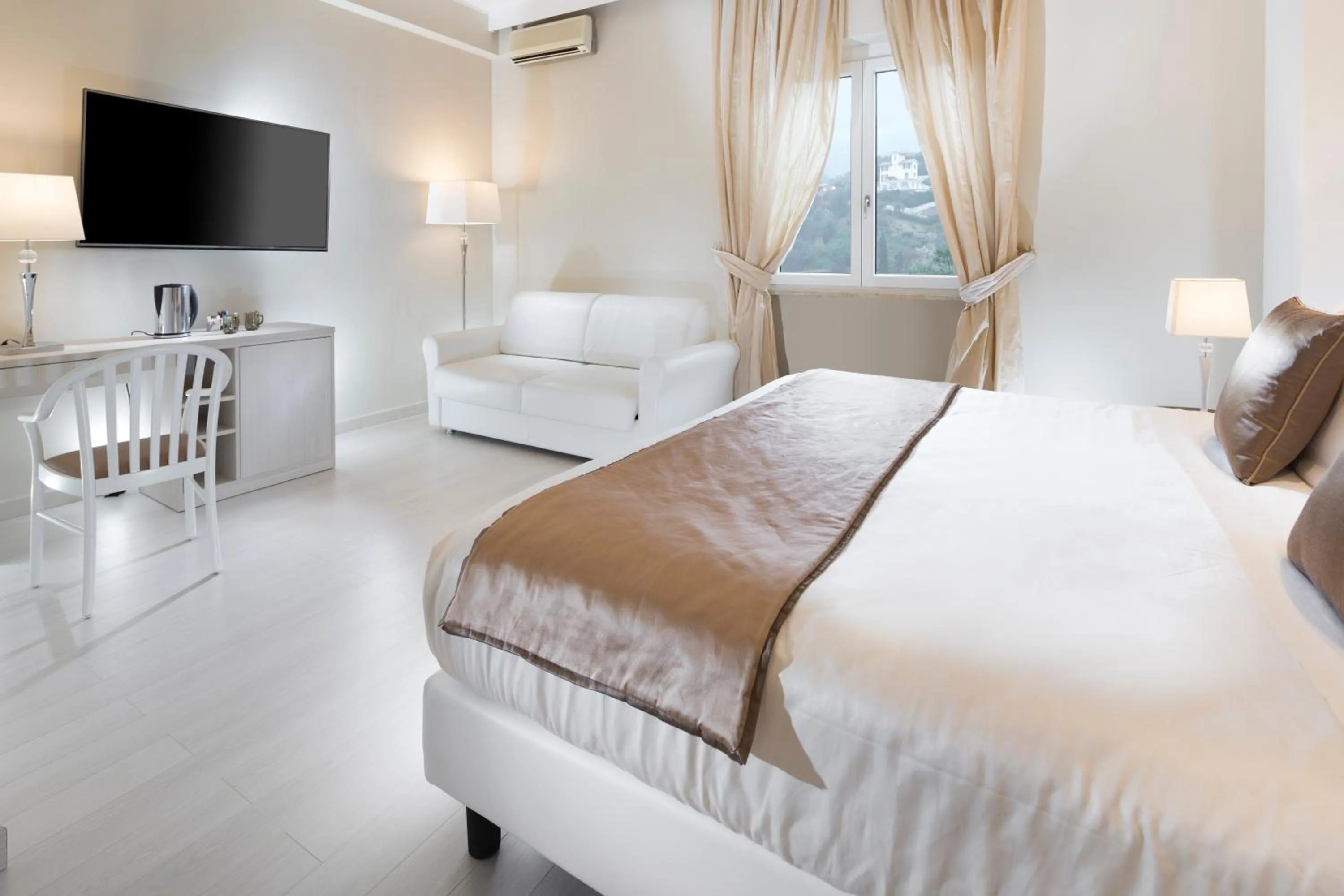 Bed in Europa Grand Hotel