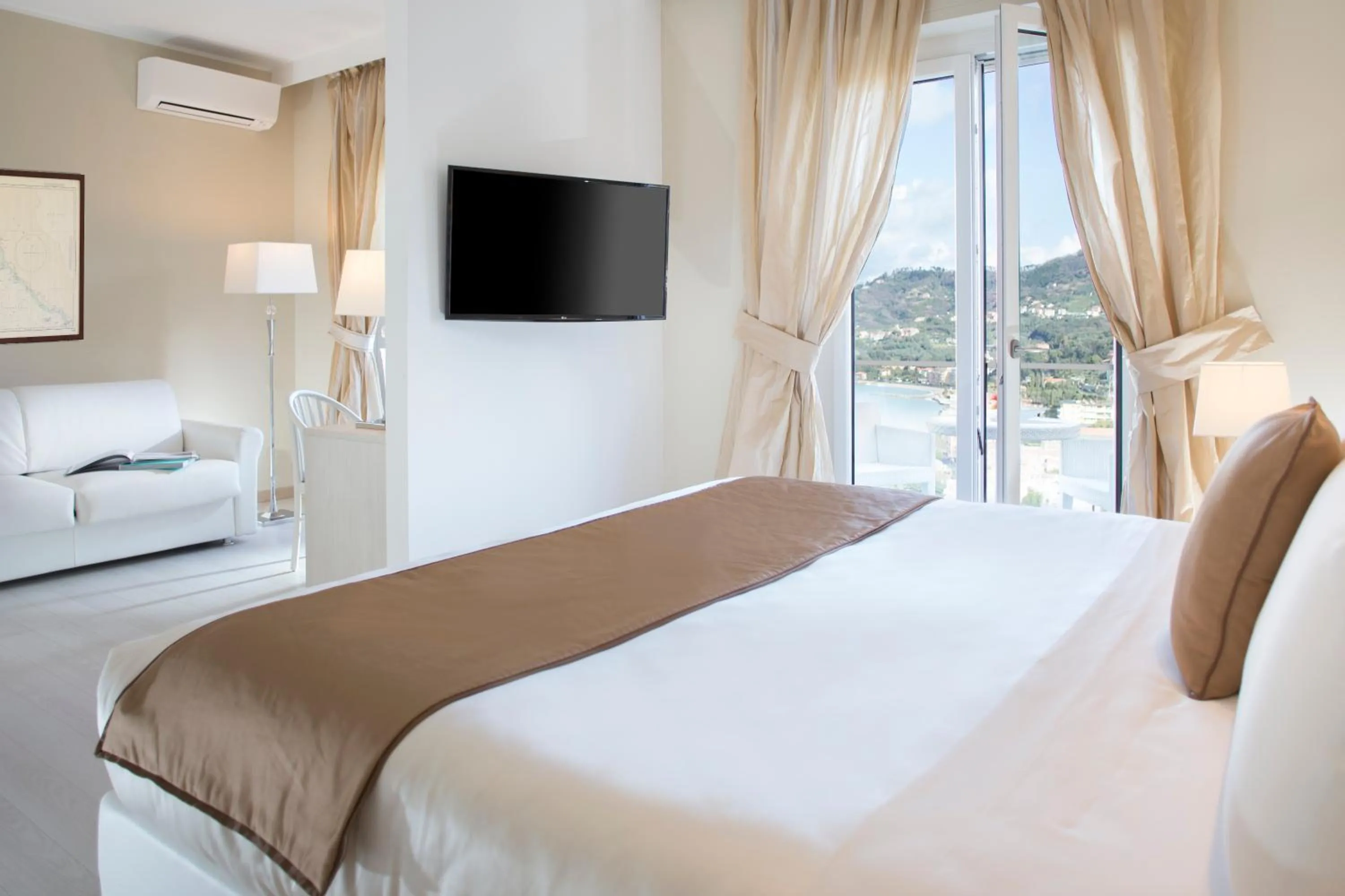 Bed in Europa Grand Hotel