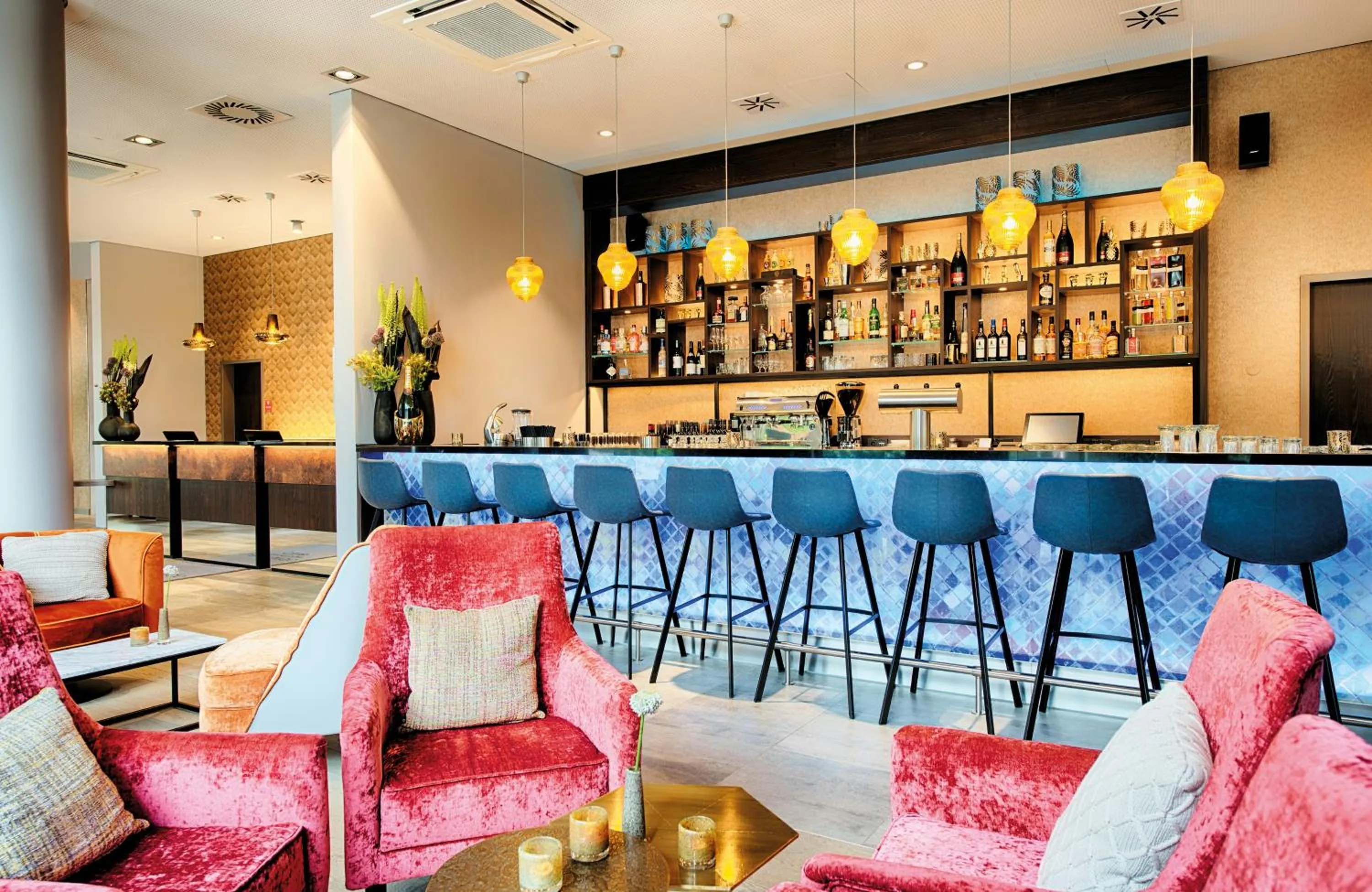 Lounge or bar in Leonardo Royal Hotel Ulm