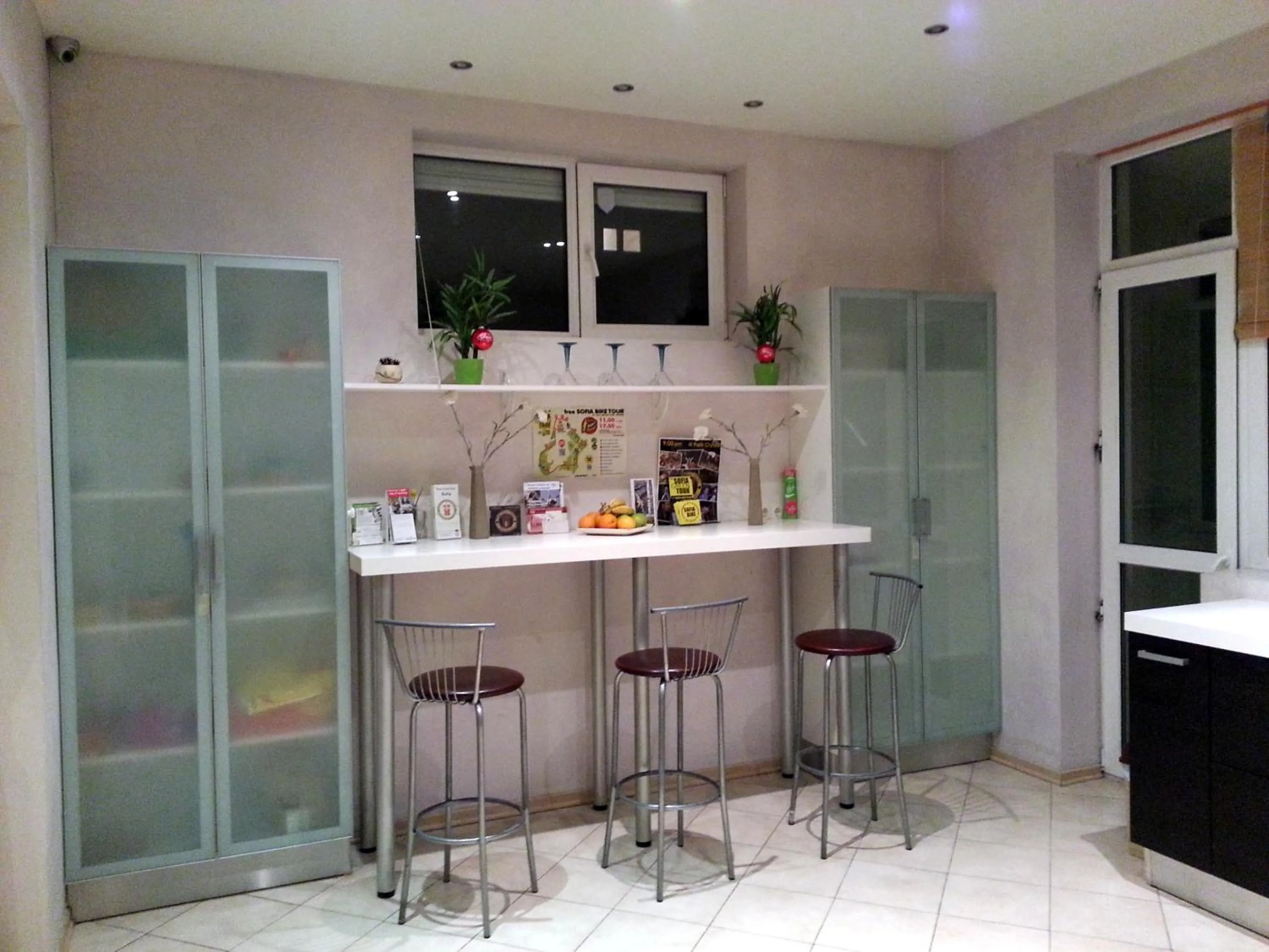 Communal lounge/ TV room in Elegance on a Budget - Rooms for Rent in Sofia Center