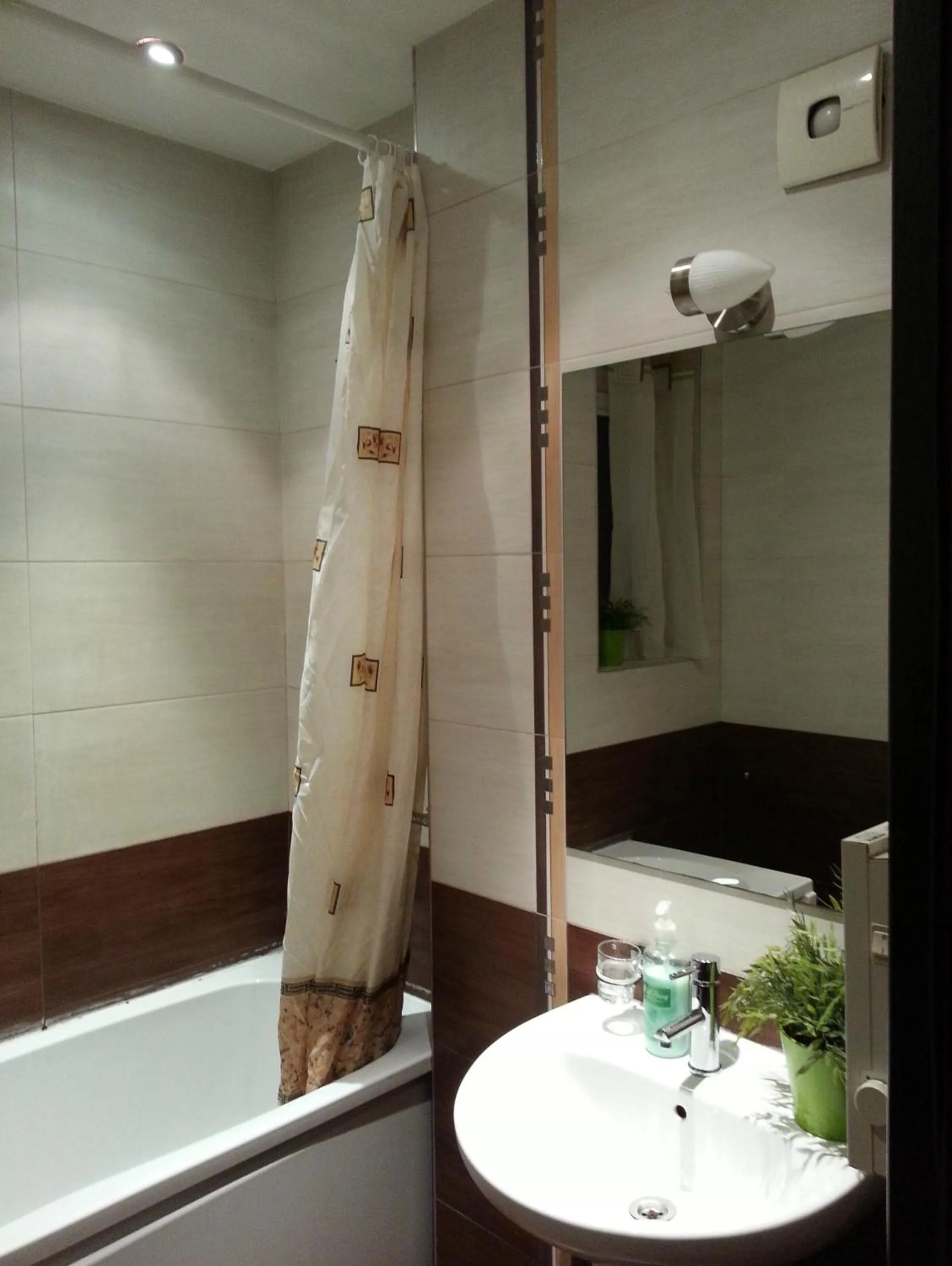 Shower in Elegance on a Budget - Rooms for Rent in Sofia Center
