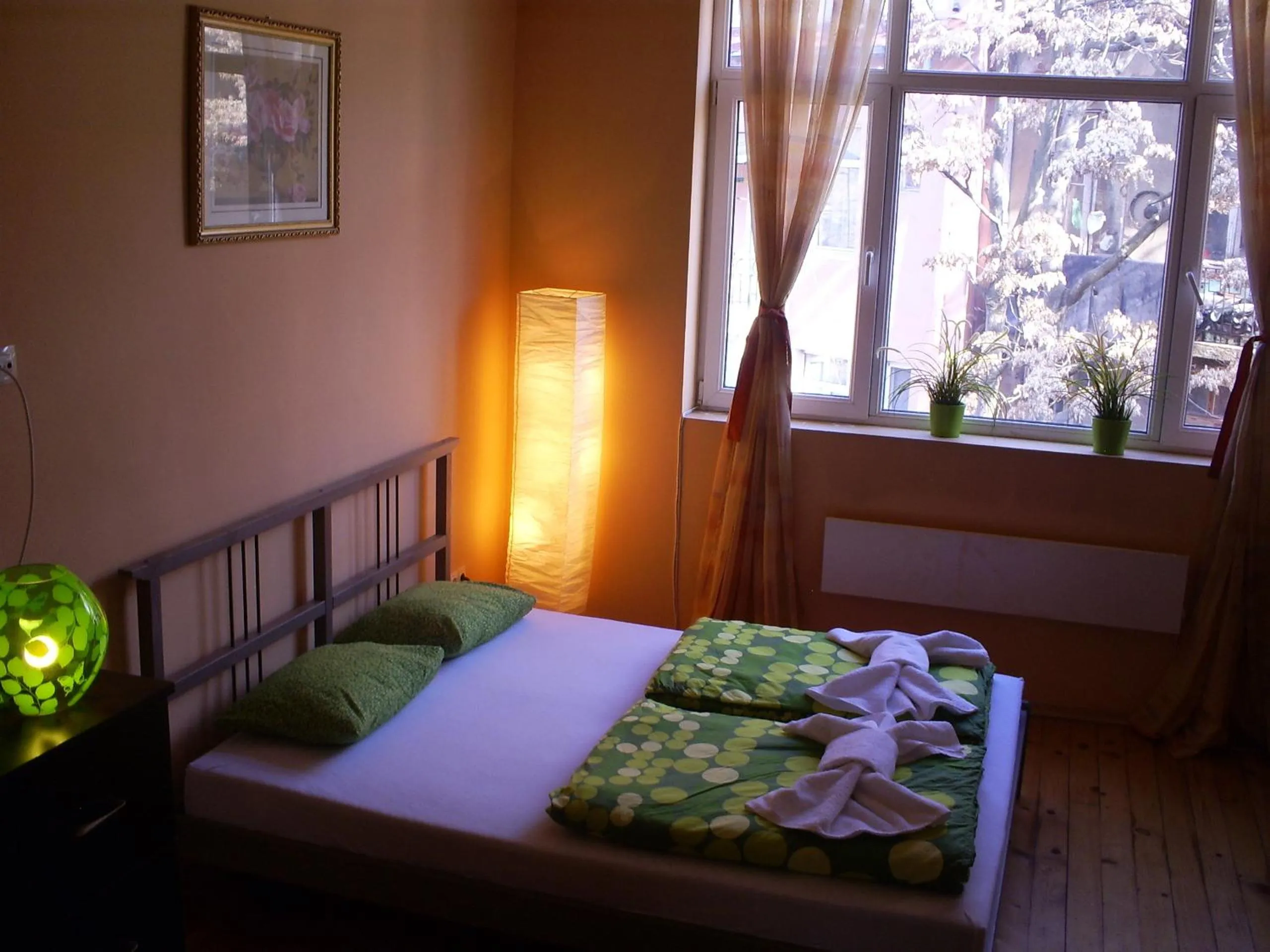 Bed in Elegance on a Budget - Rooms for Rent in Sofia Center