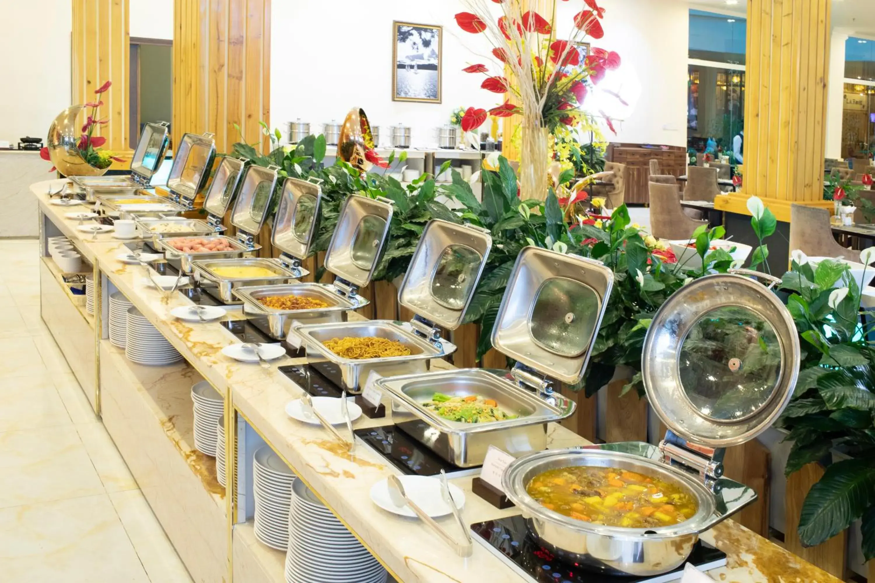 Restaurant/places to eat in Ladalat Hotel Restaurant/places to eat in Ladalat Hotel