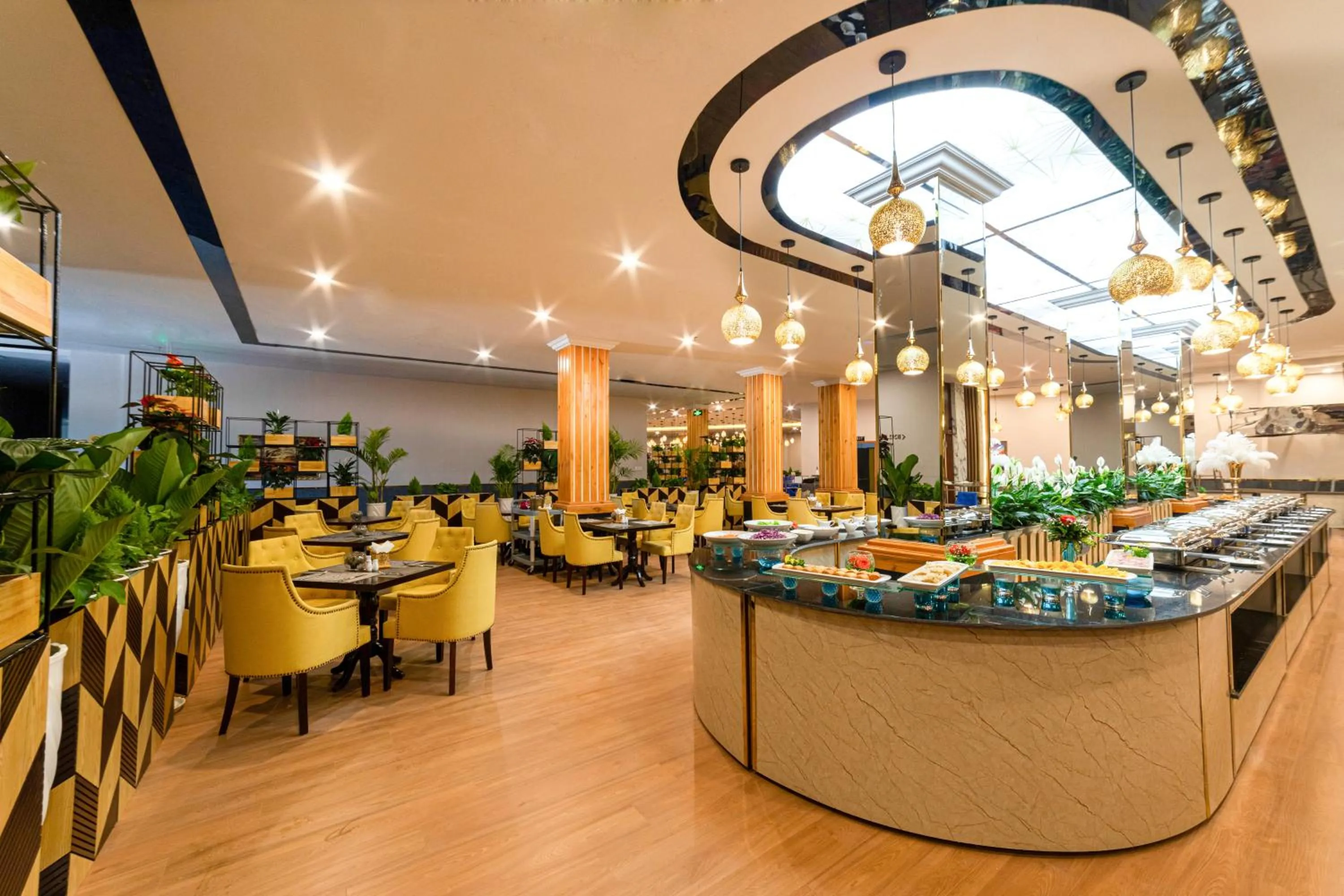 Restaurant/places to eat in Ladalat Hotel