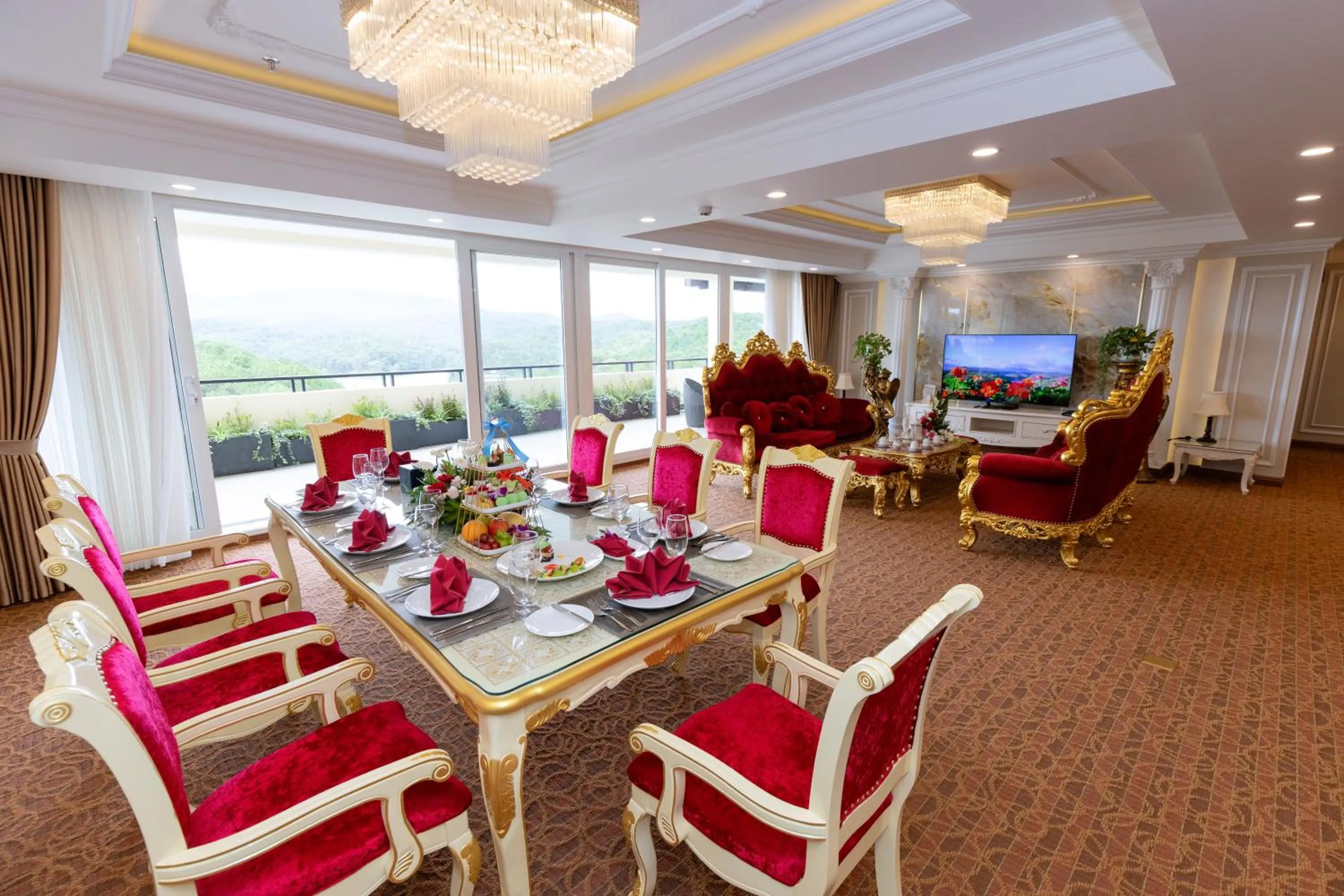 TV and multimedia in Ladalat Hotel