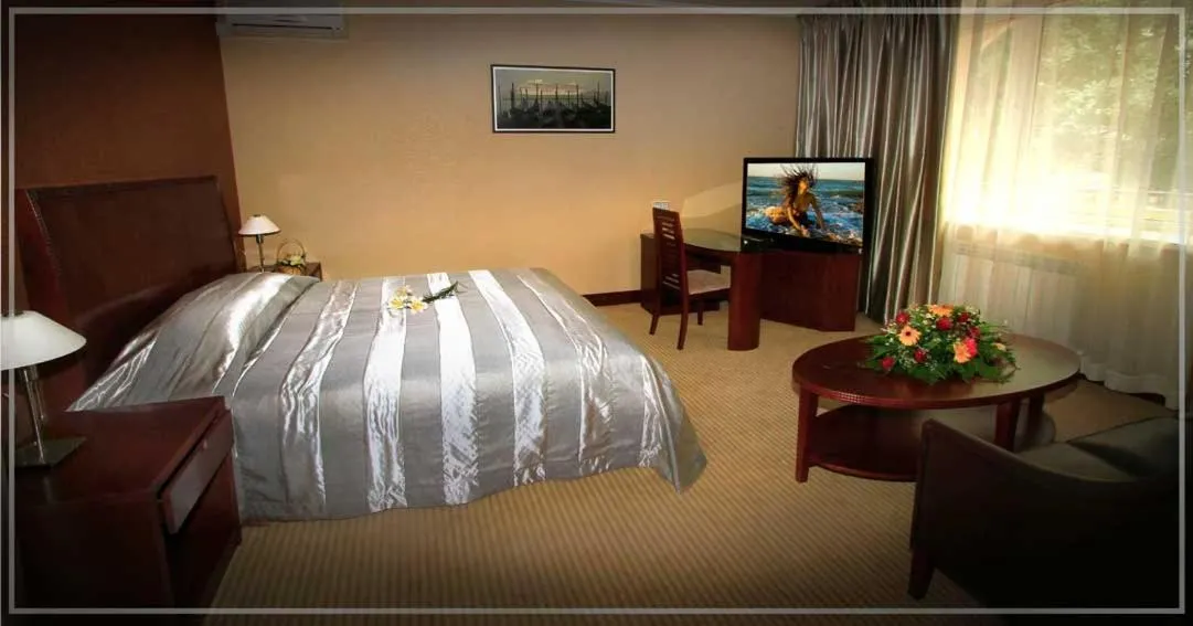 Photo of the whole room, Bed in Voyage Hotel