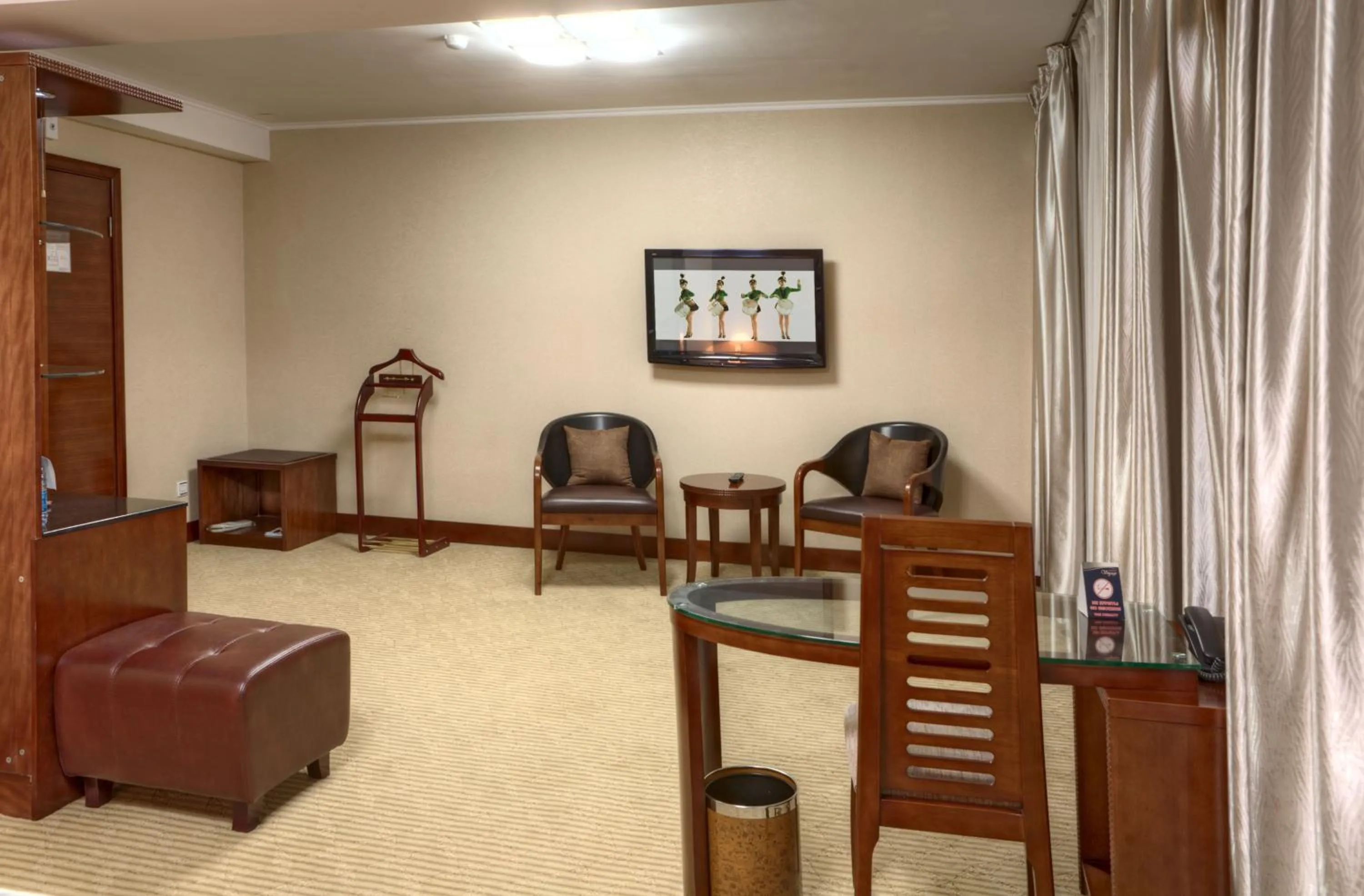 Photo of the whole room in Voyage Hotel