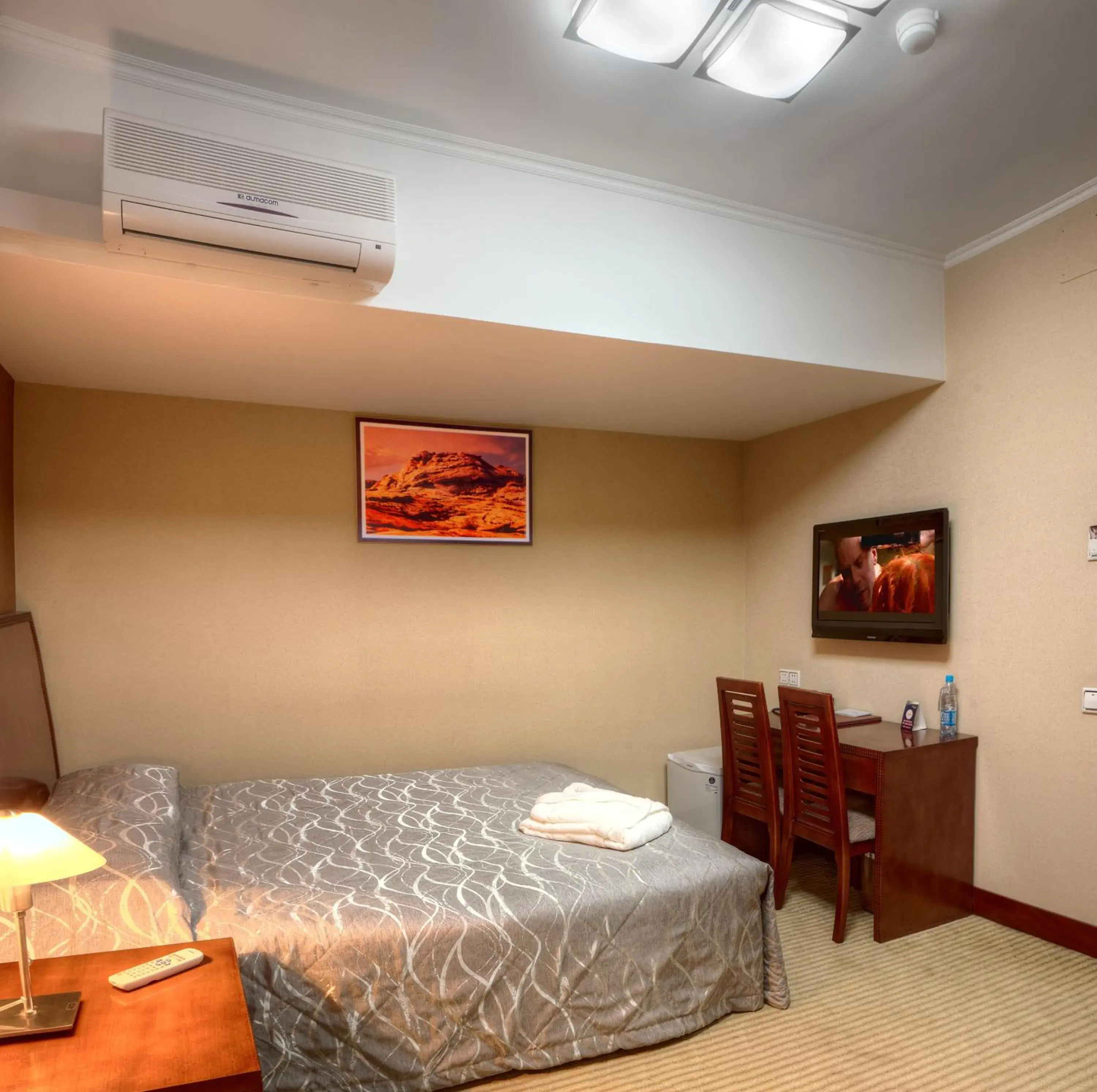 Photo of the whole room, Bed in Voyage Hotel Photo of the whole room, Bed in Voyage Hotel