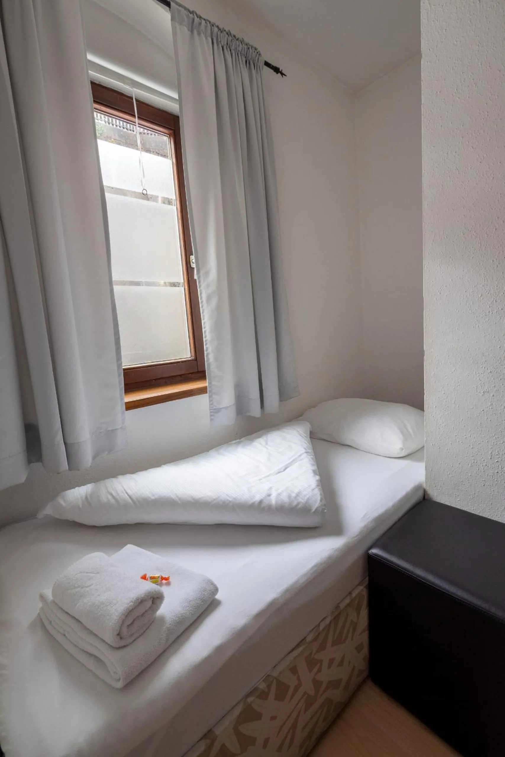 Bathroom, Bed in B&B Hotel Heimgartl