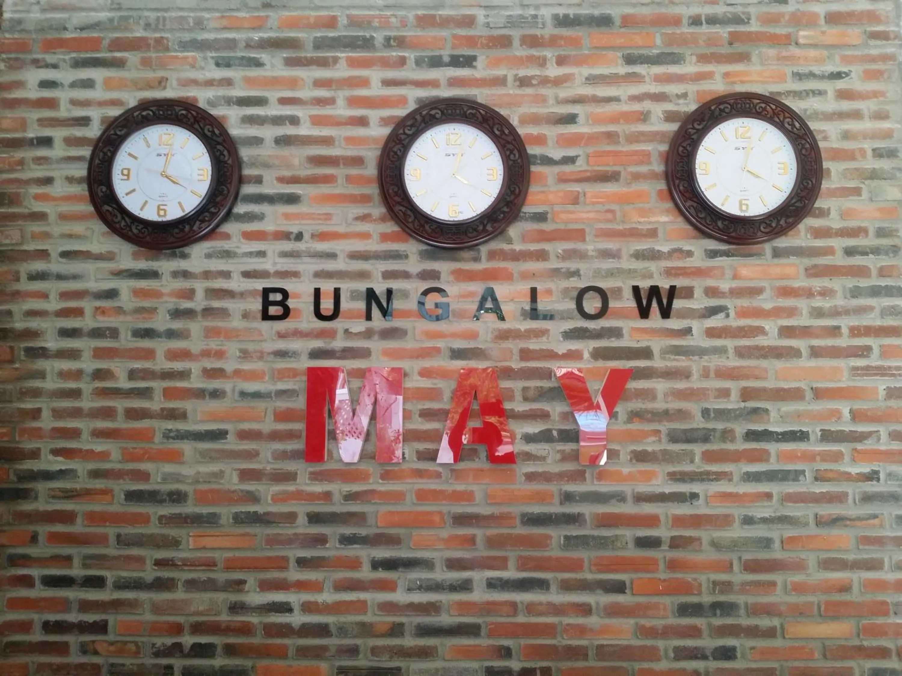 MAY Bungalow