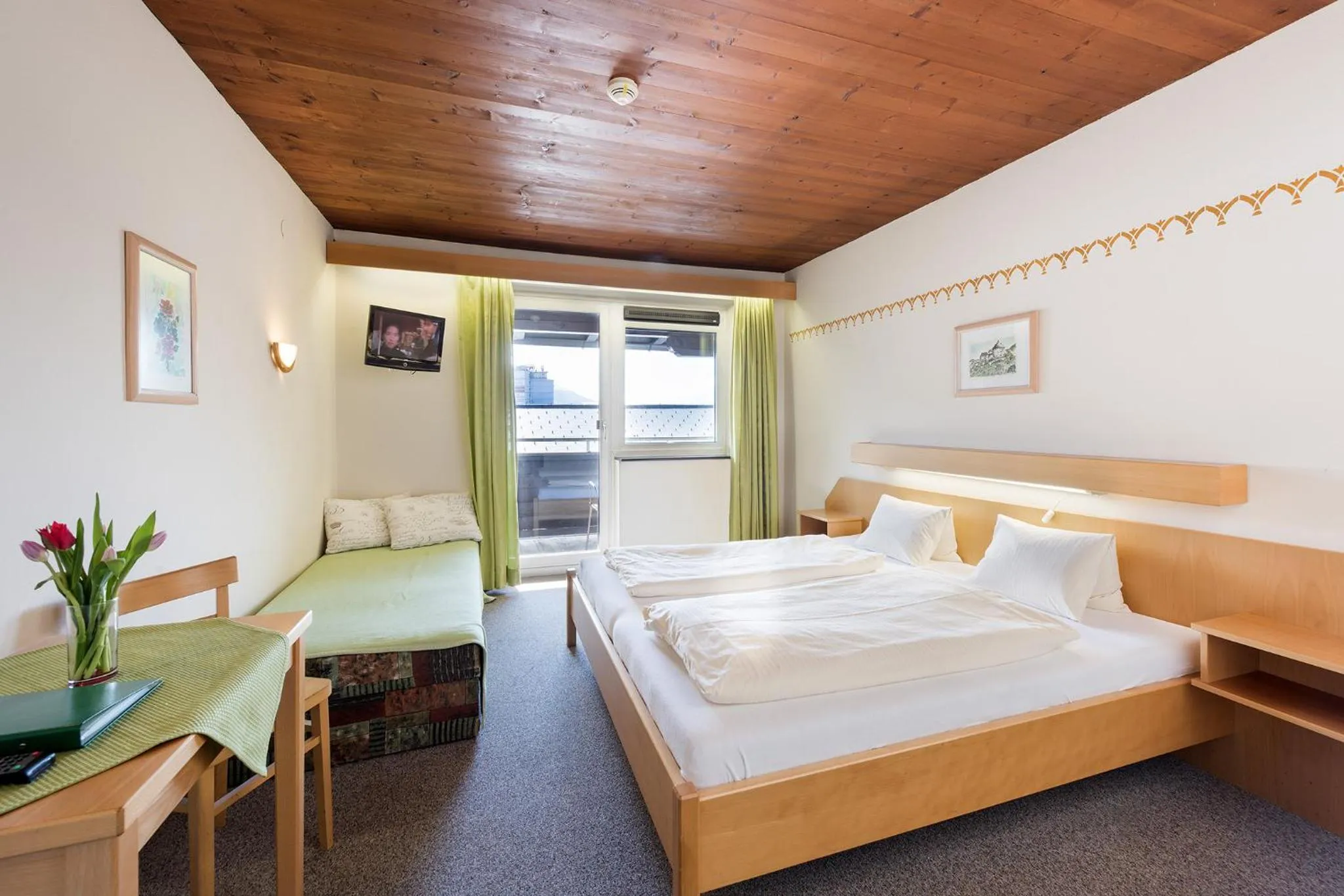 Day, Bed in Hotel Linde