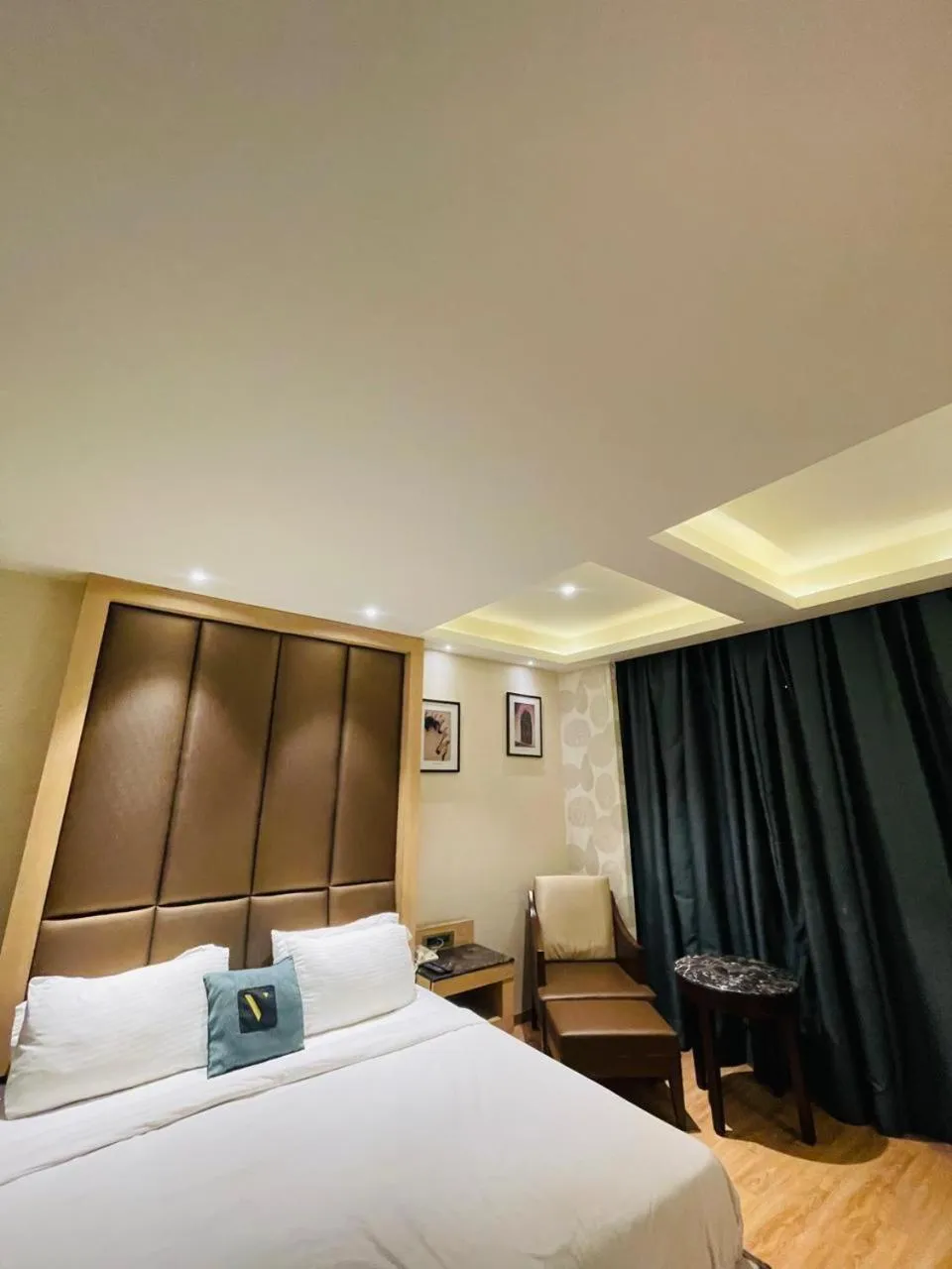 Bed in Hotel V Hazratganj