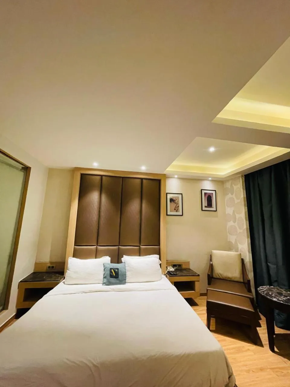 Bed in Hotel V Hazratganj