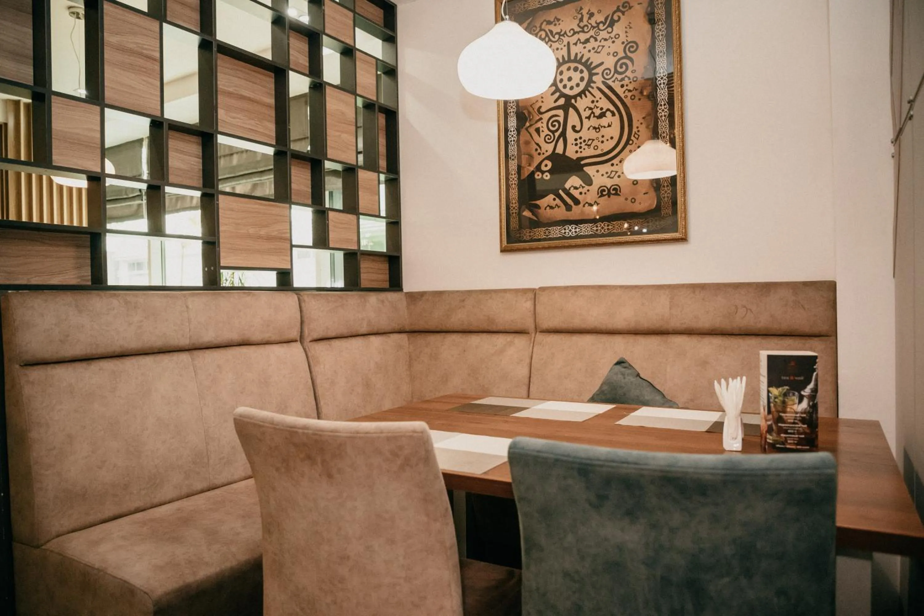 Restaurant/places to eat in Astra Hotel