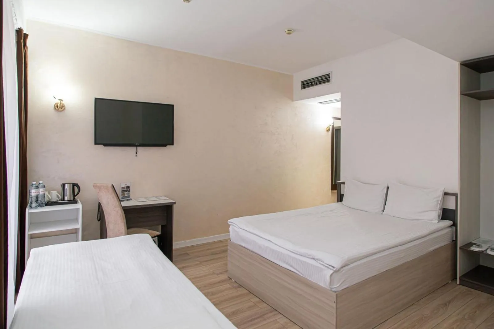 Bedroom, Bed in Astra Hotel