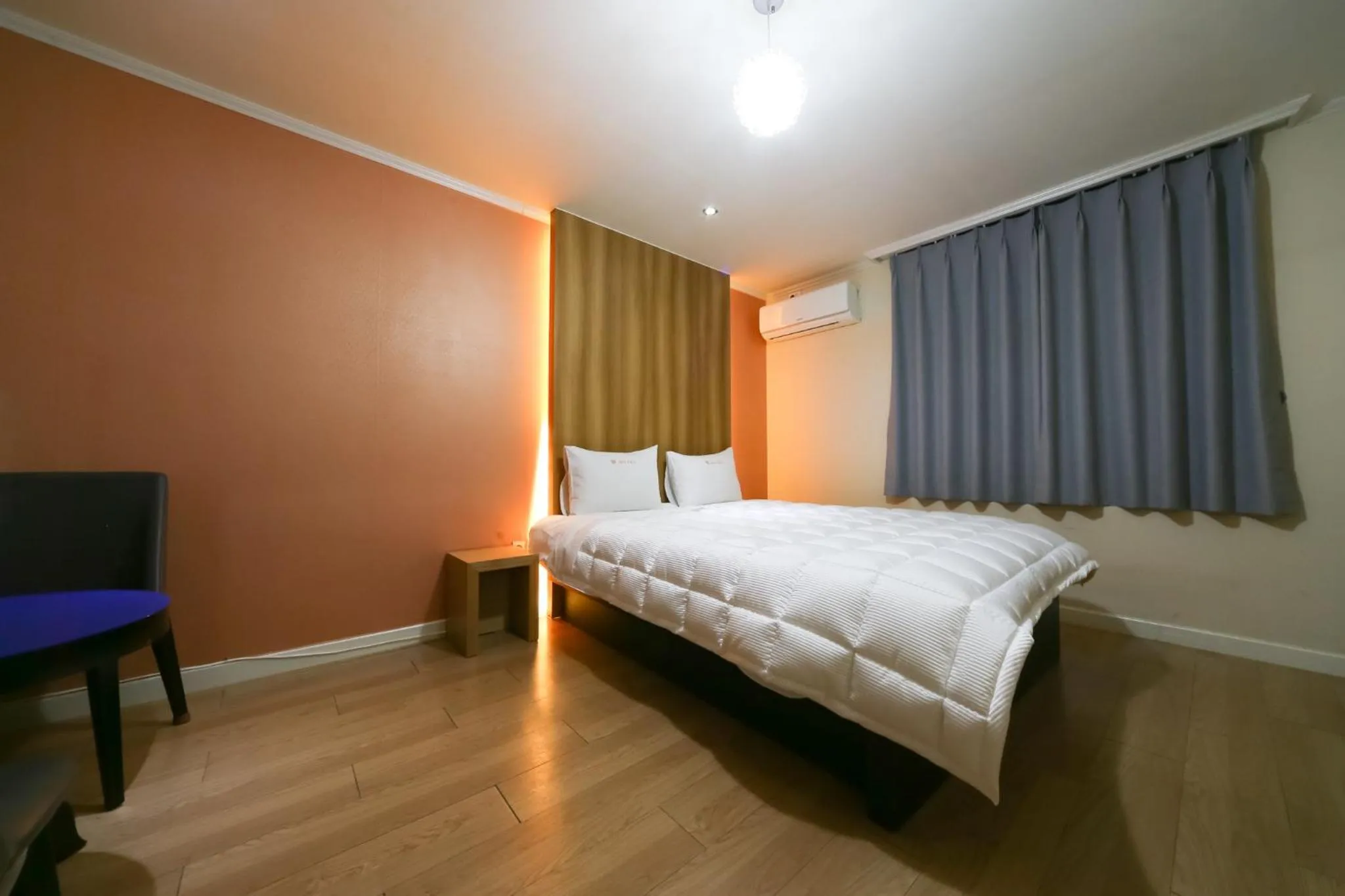 Photo of the whole room, Bed in Gyeongju bulgooksa W Drive-in Motel