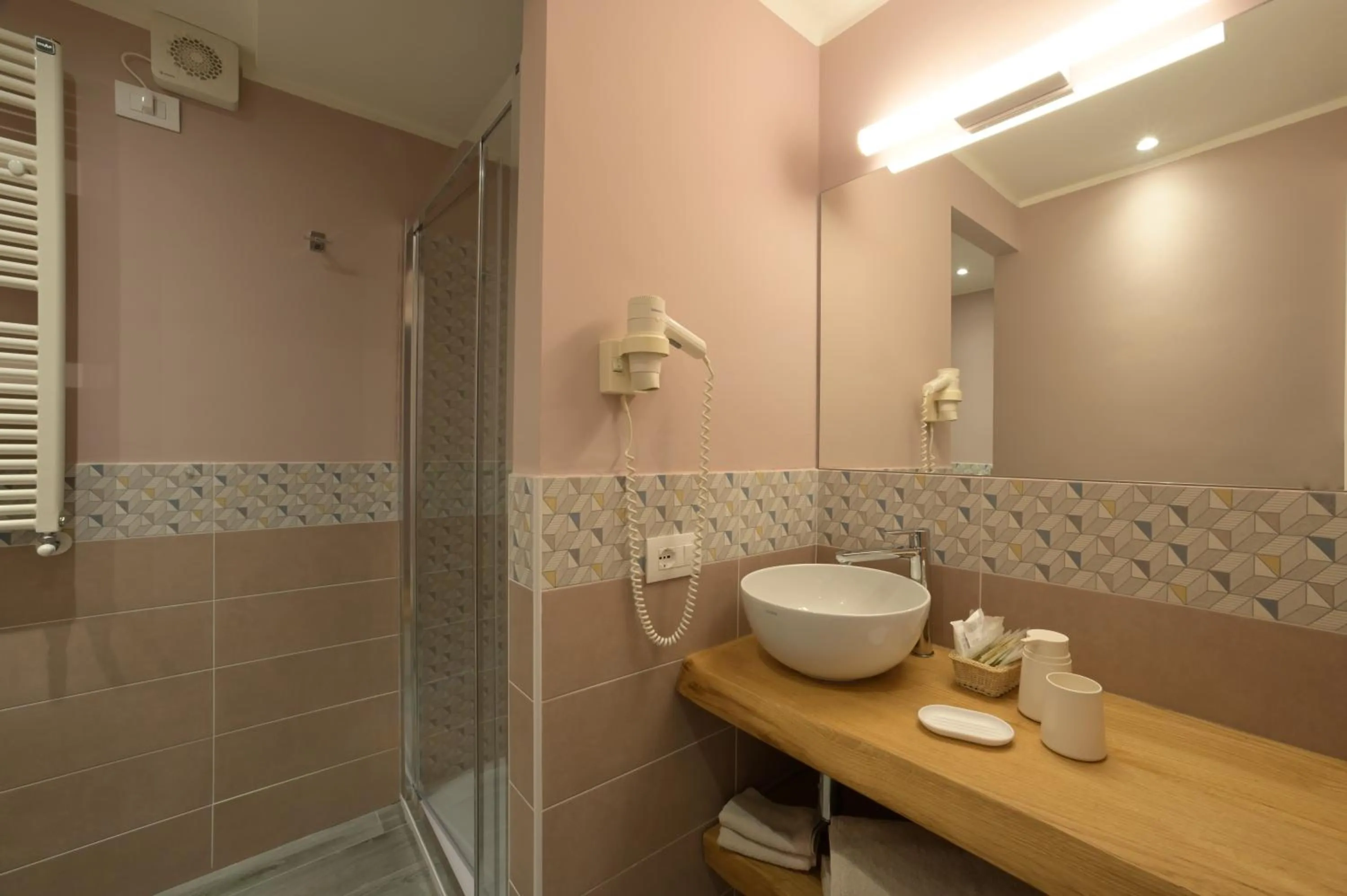 Shower in Hotel Bristol