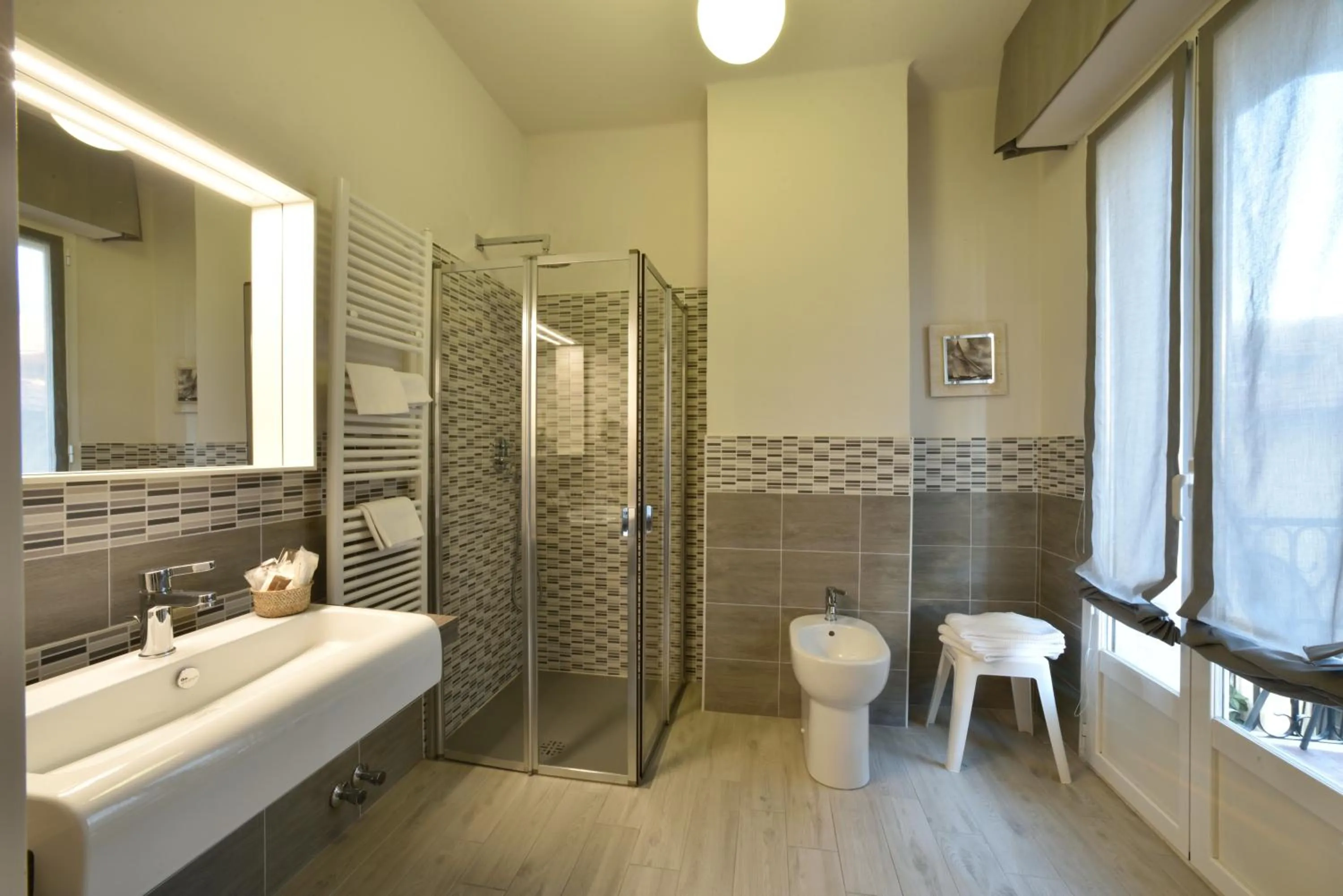 Shower in Hotel Bristol