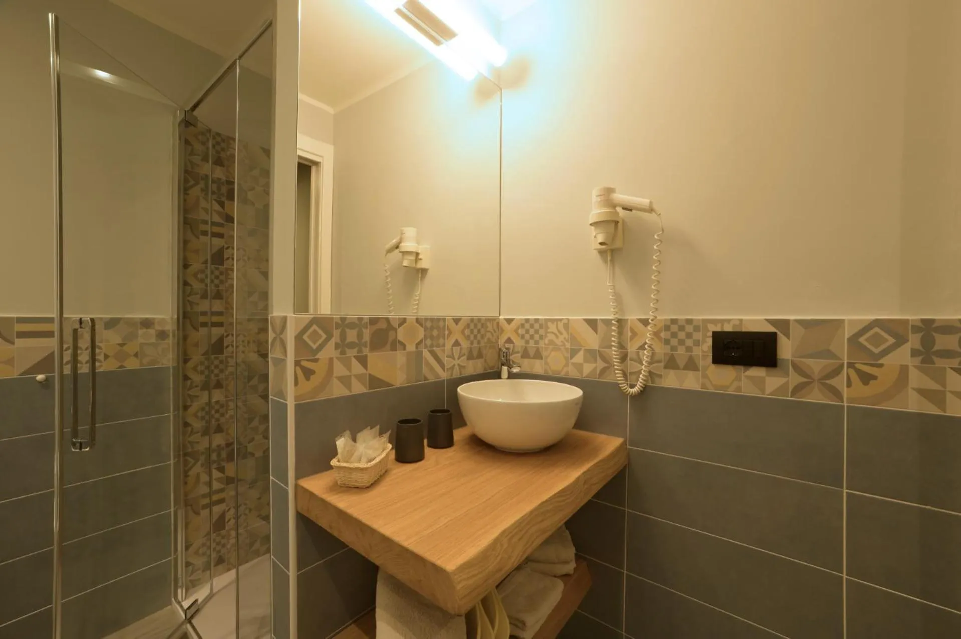 Shower in Hotel Bristol