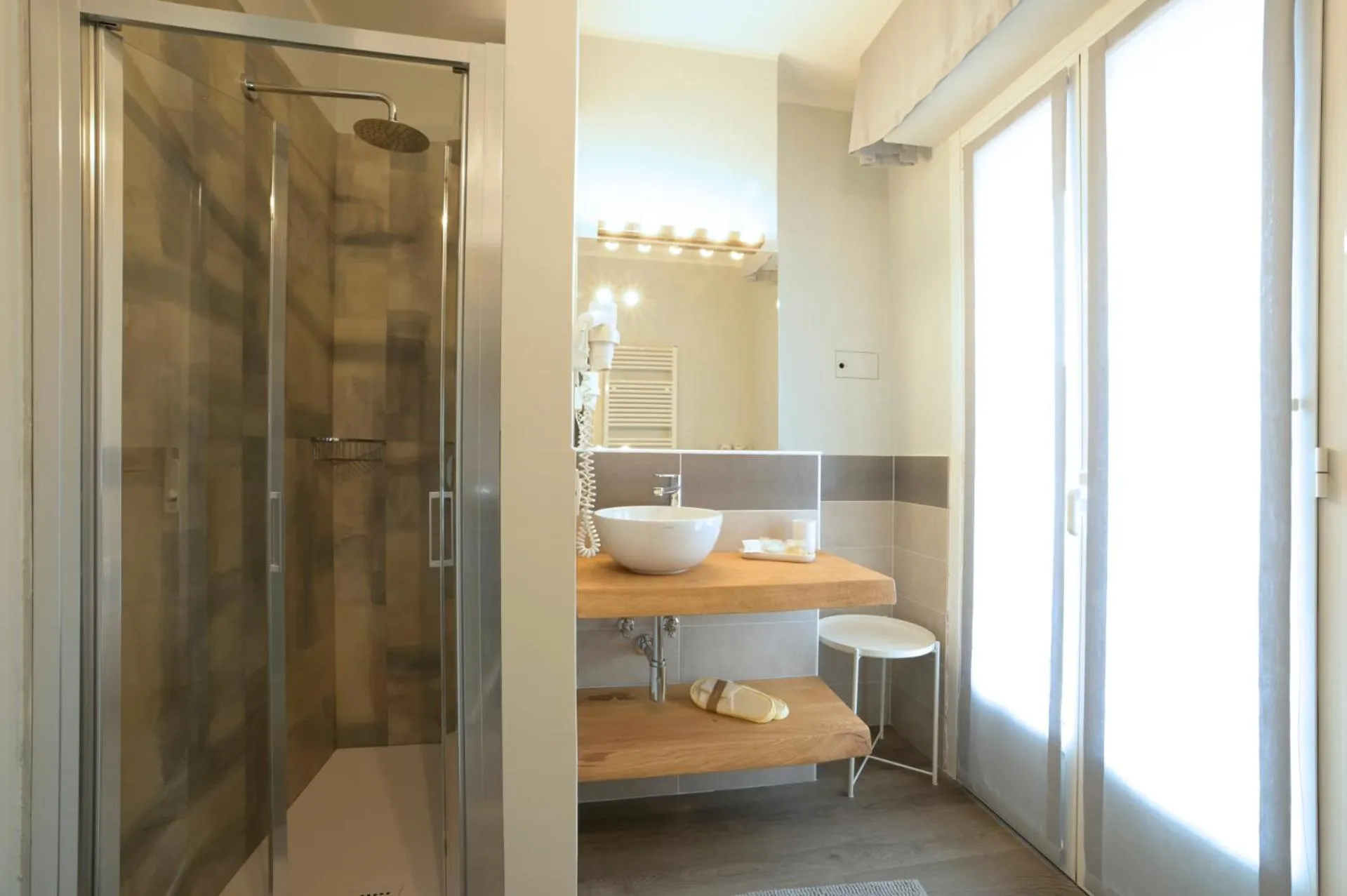 Shower in Hotel Bristol