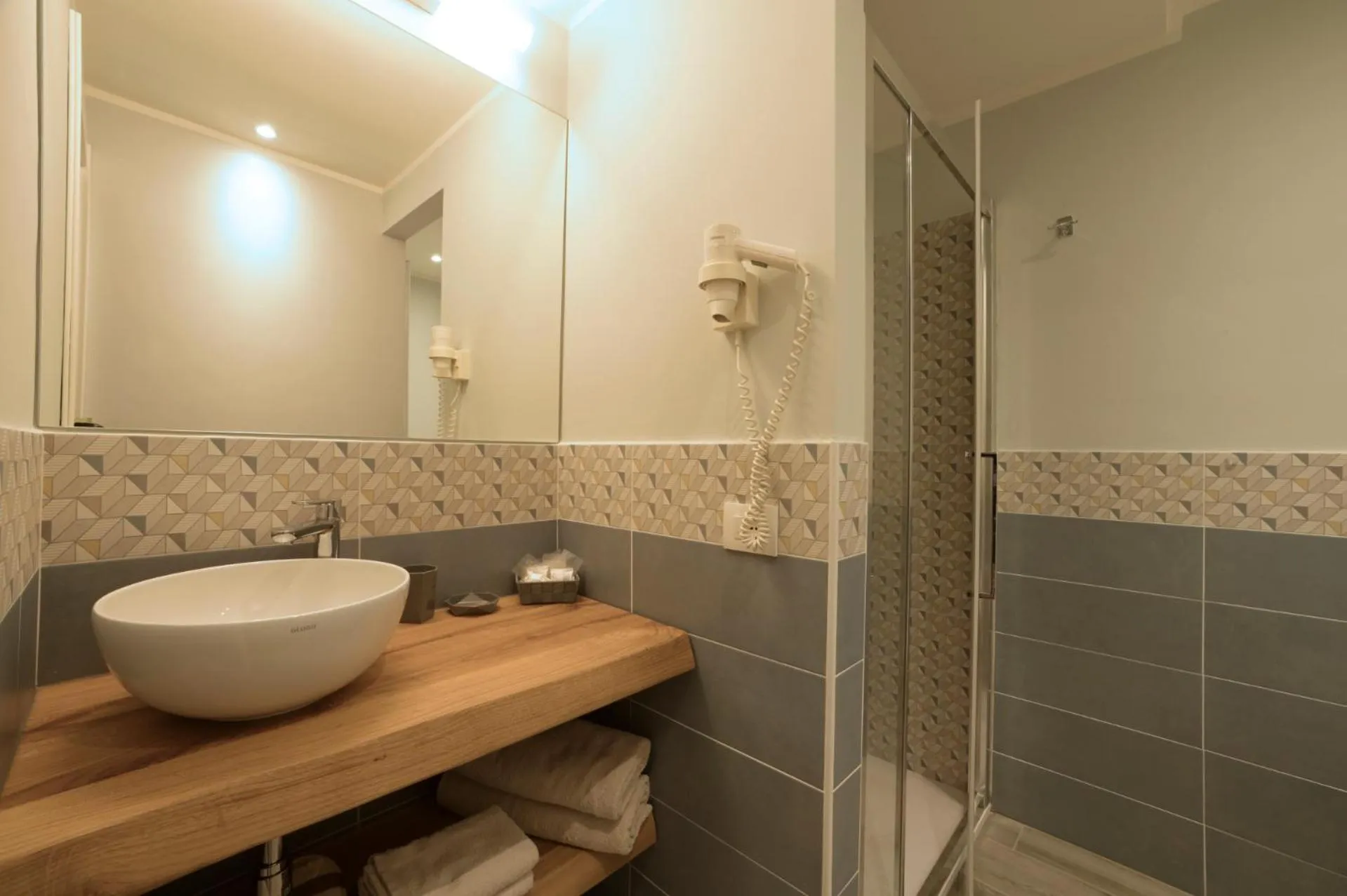 Shower in Hotel Bristol