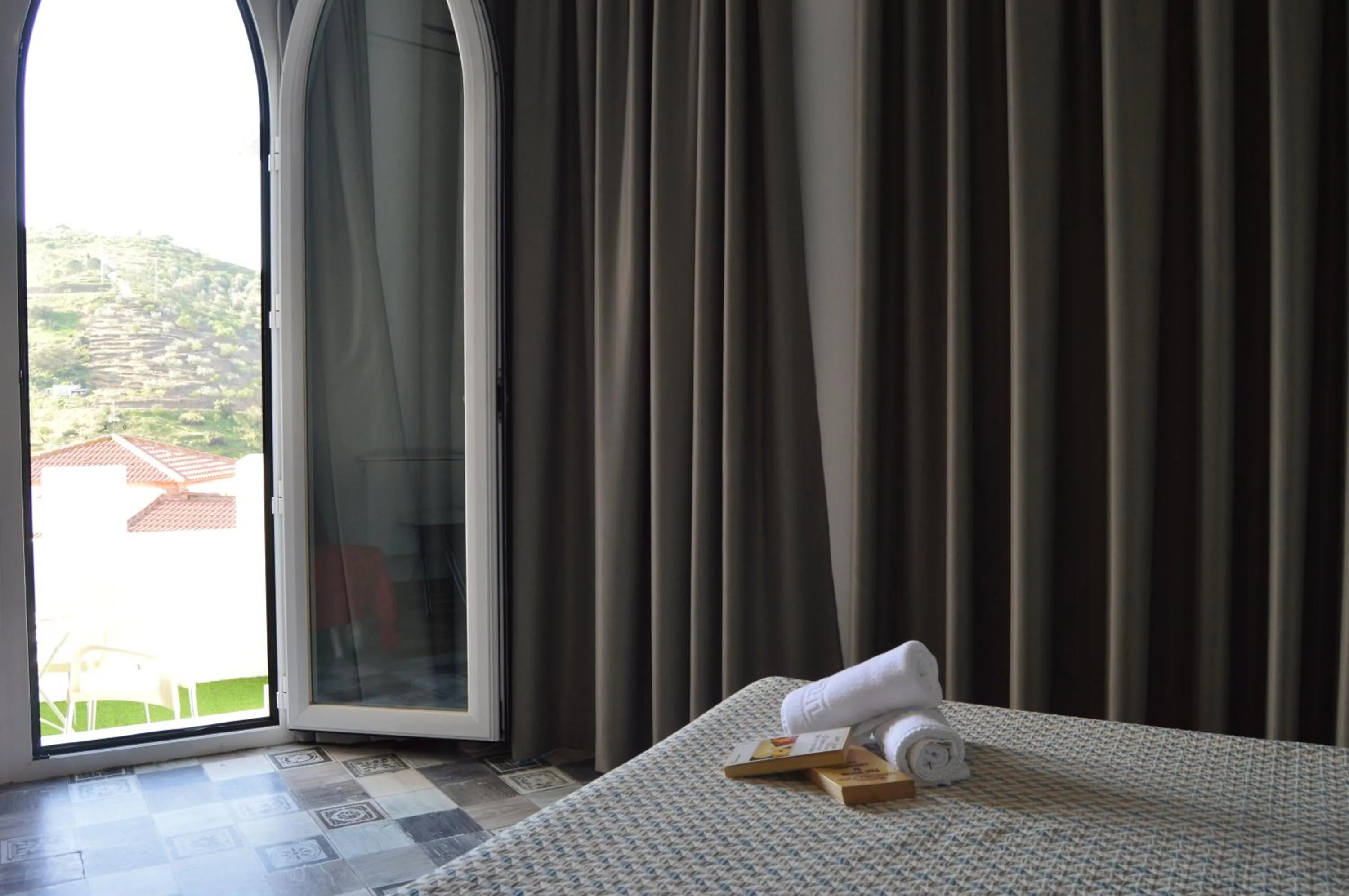 Photo of the whole room, Bed in Balcones de Bentomiz