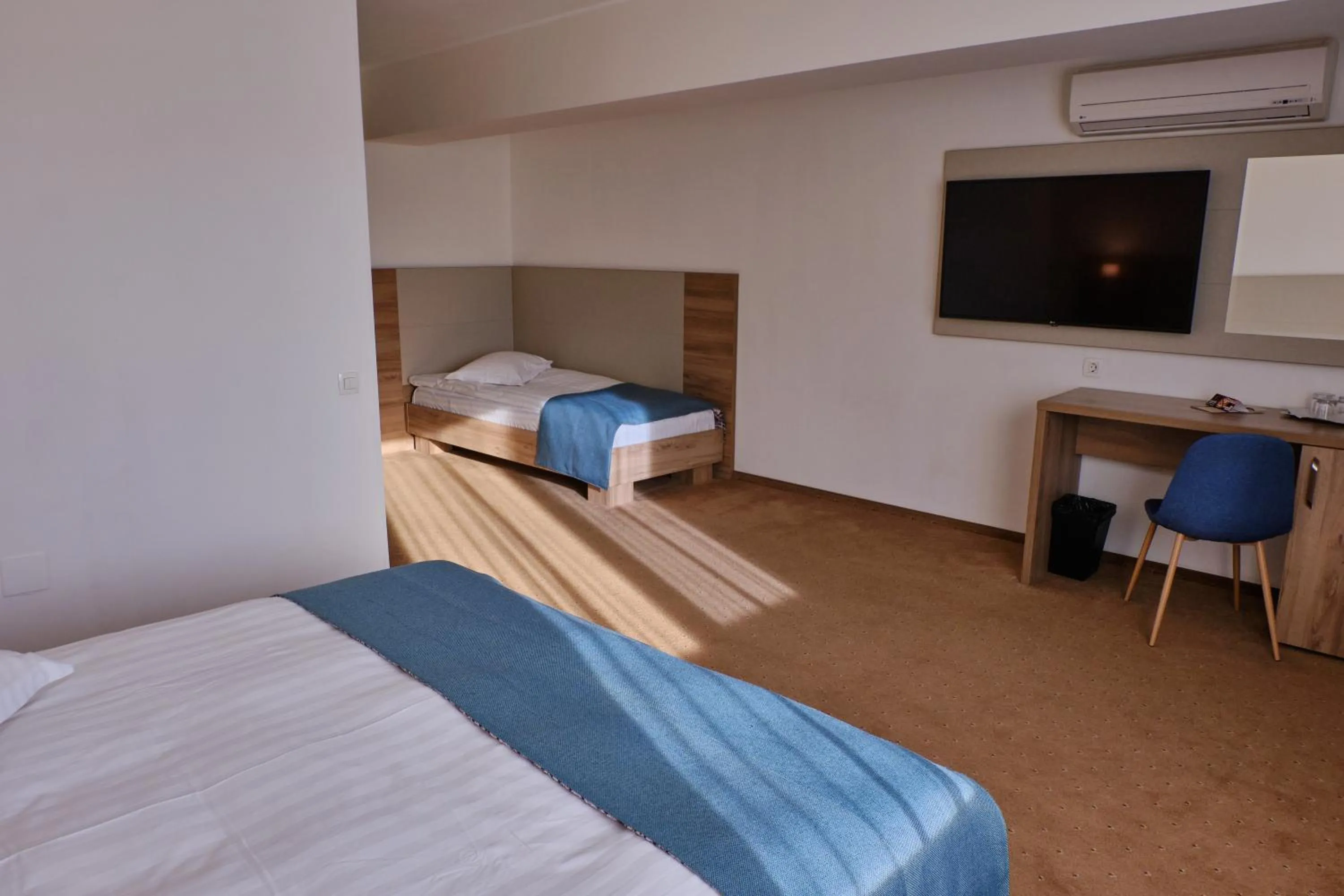 Photo of the whole room, Bed in Hotel Regal