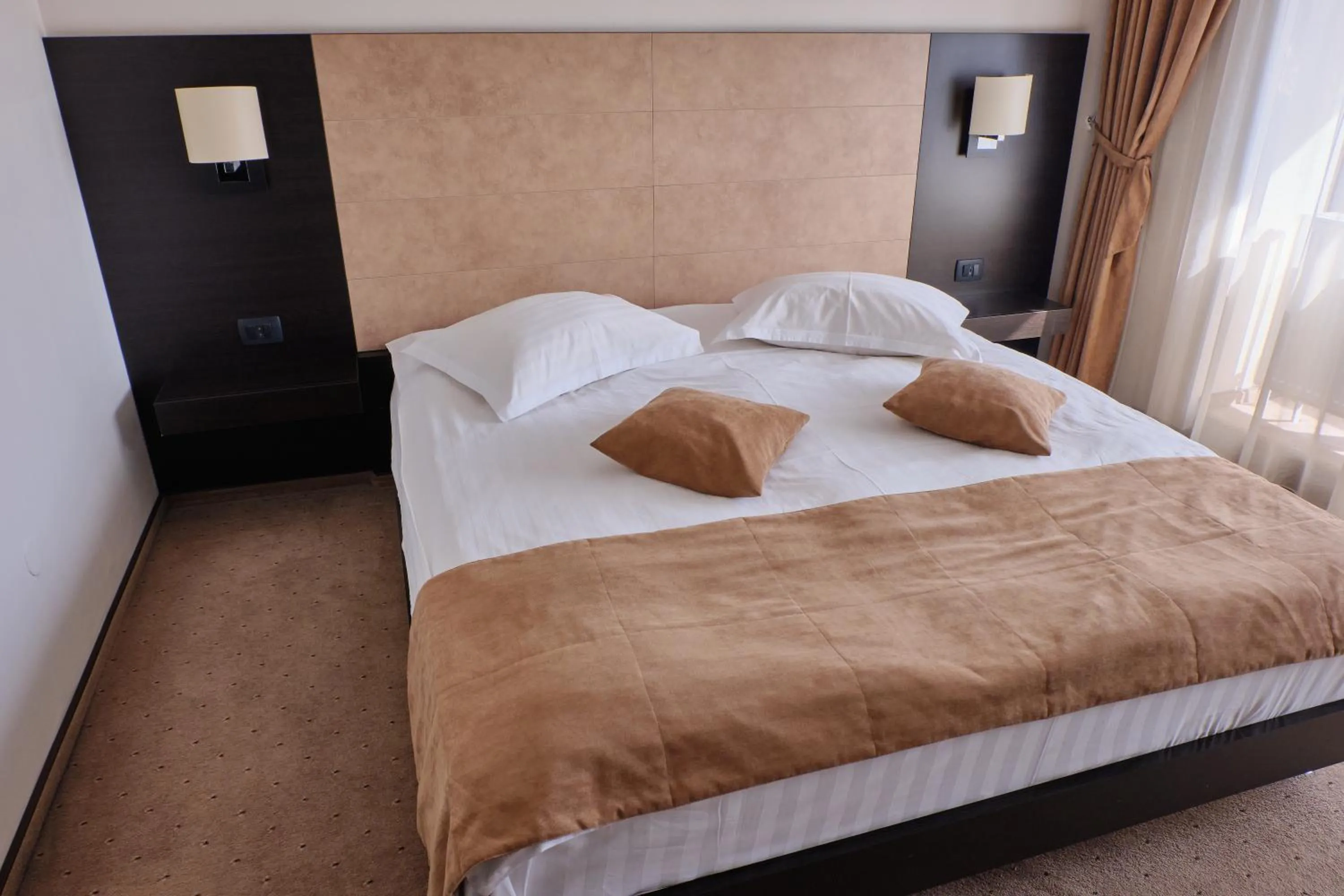 Photo of the whole room, Bed in Hotel Regal