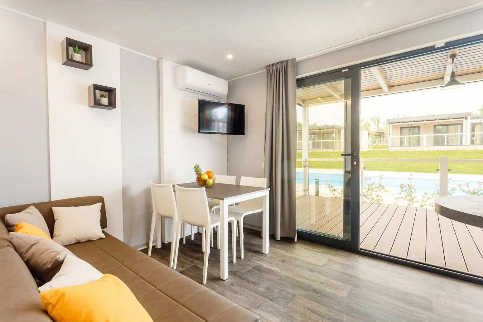 Dining area in Mobile Homes Camping Santa Marina, Lanterna