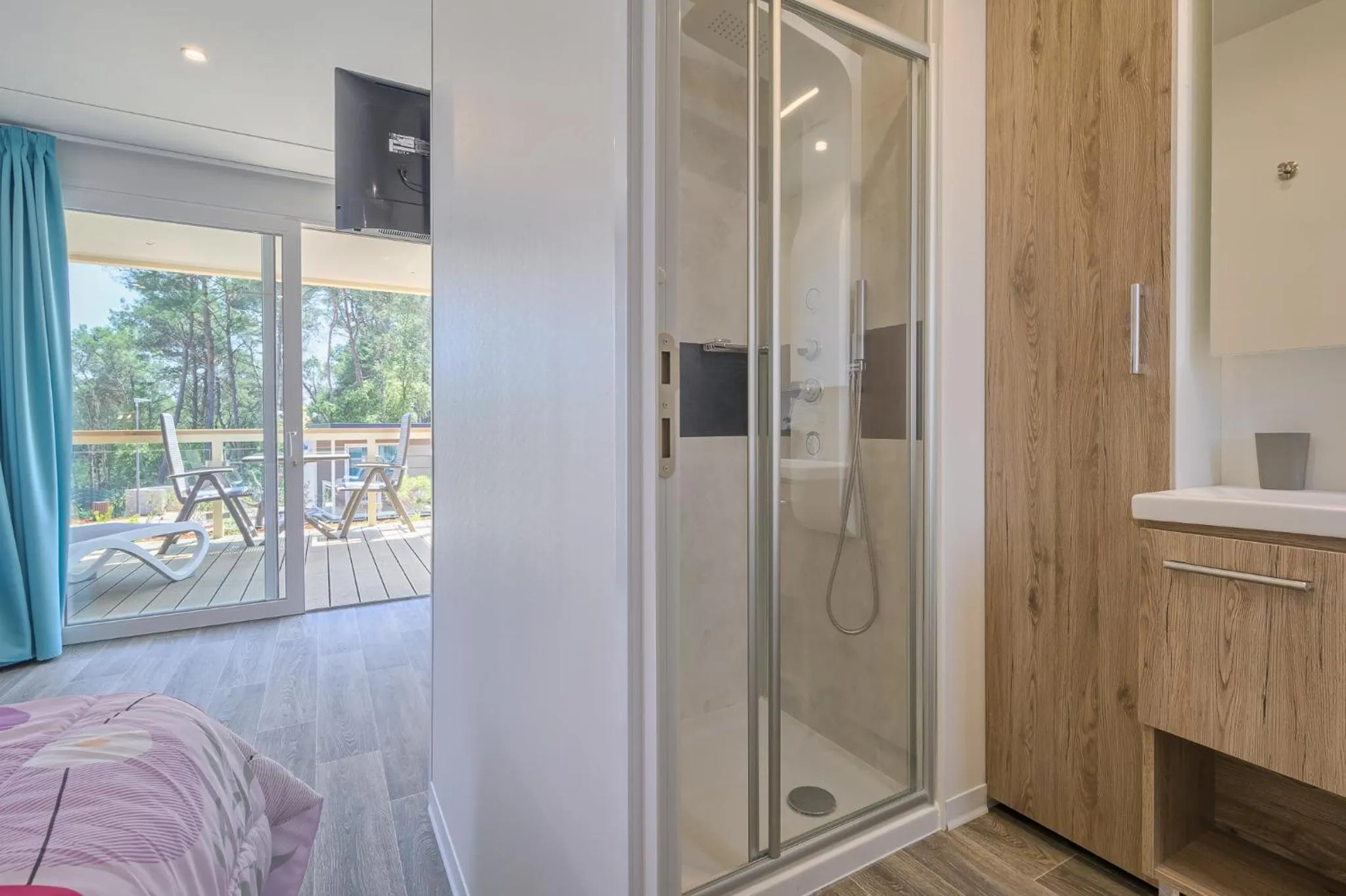 Shower, Bed in Mobile Homes Camping Santa Marina, Lanterna