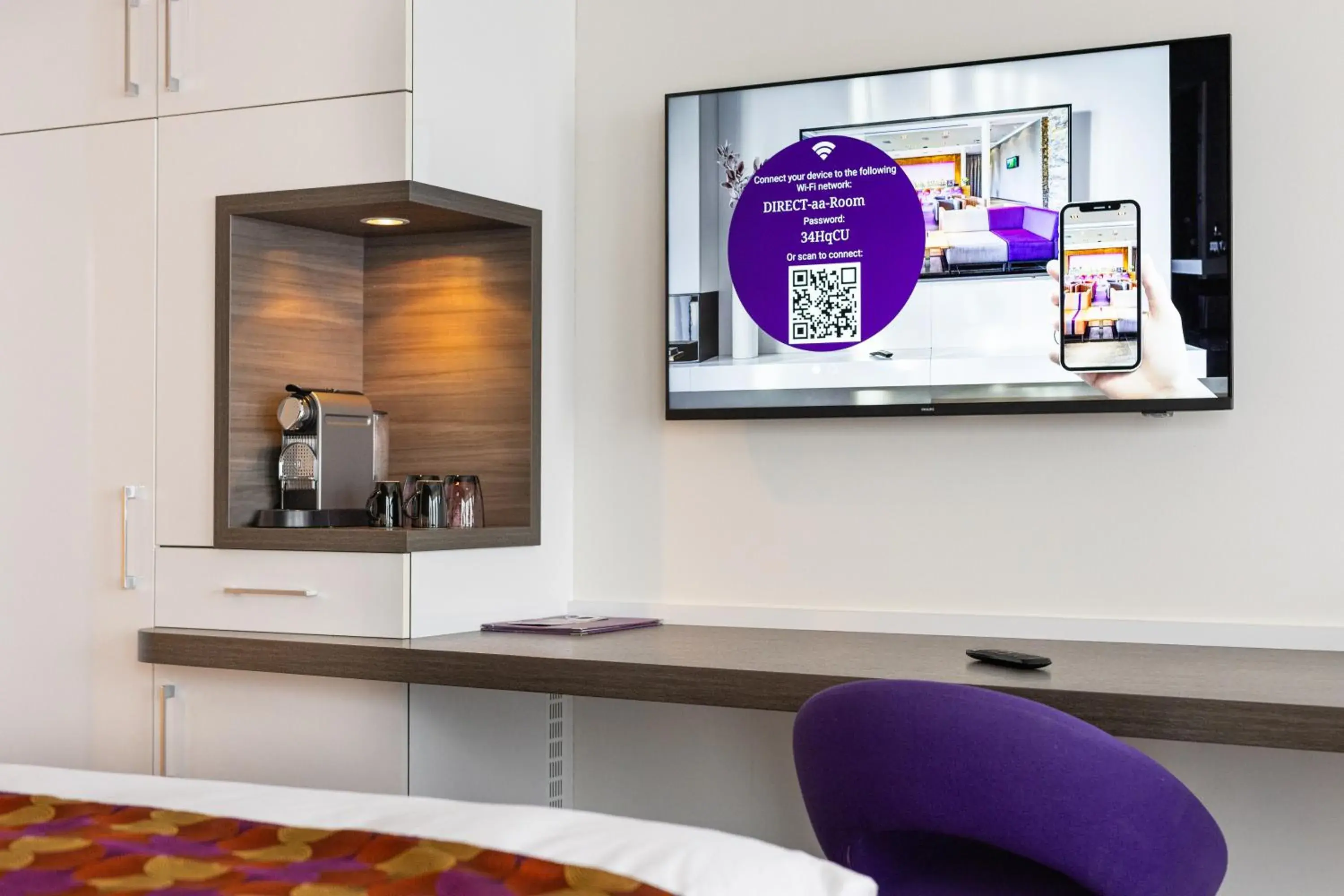 TV and multimedia, Bed in Hotel Lumen Zwolle TV and multimedia, Bed in Hotel Lumen Zwolle