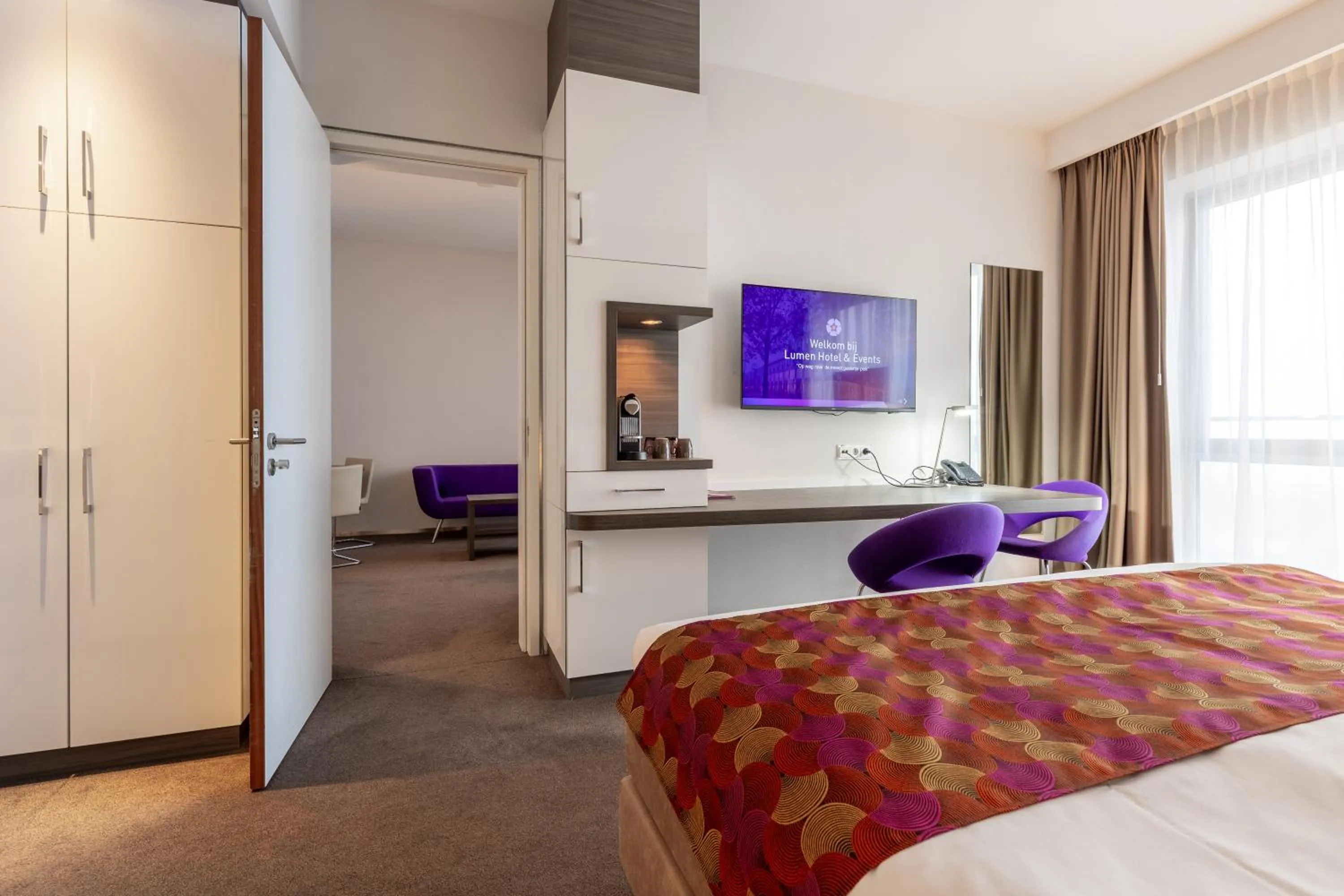 TV and multimedia, Bed in Hotel Lumen Zwolle