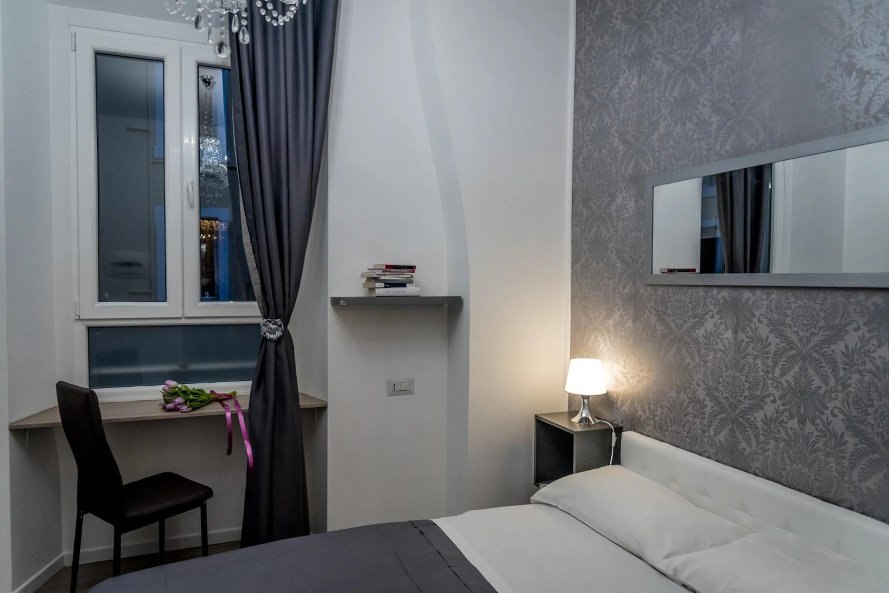 Bedroom, Bed in Inside Roma Rooms