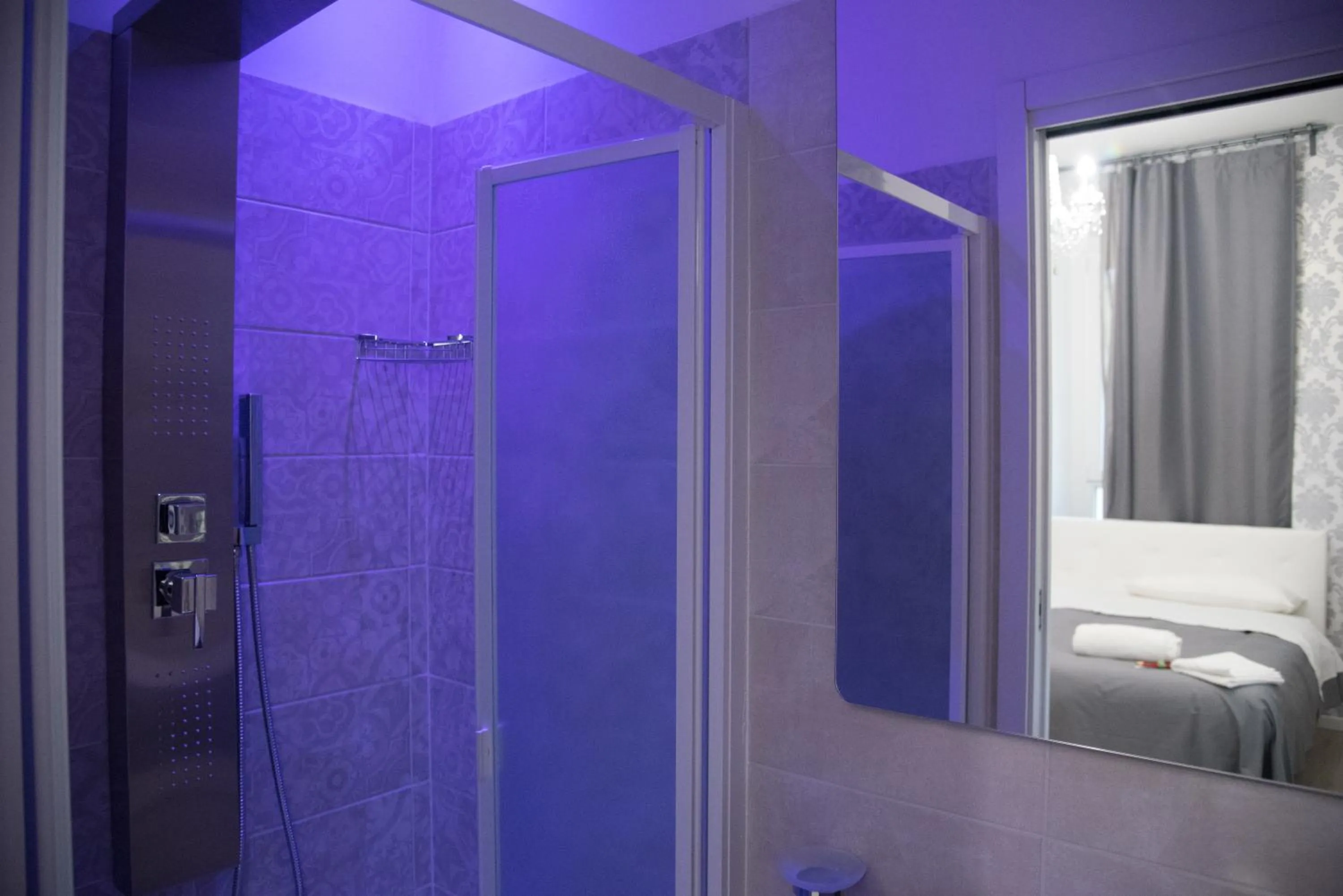 Bathroom in Inside Roma Rooms