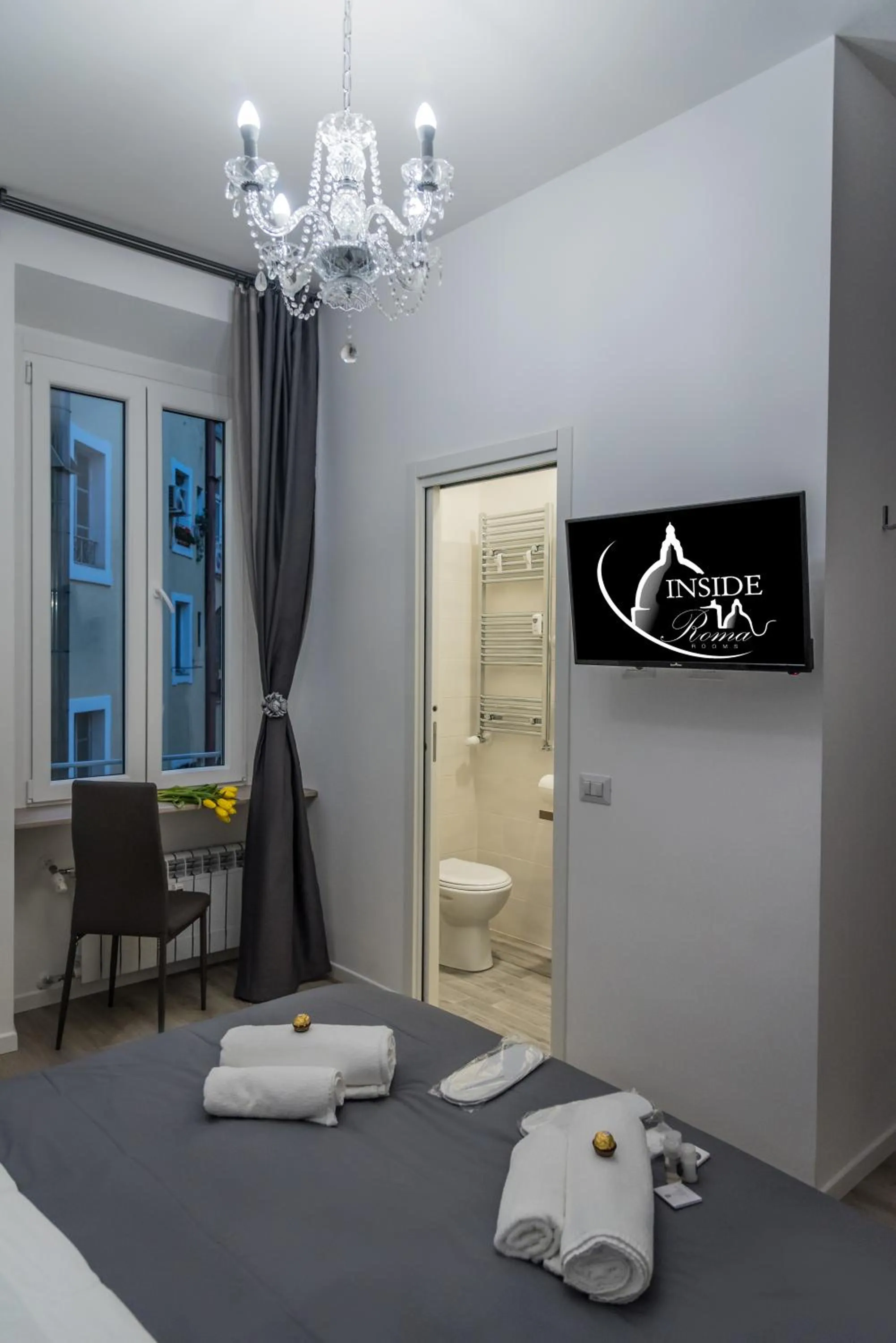 Bed in Inside Roma Rooms