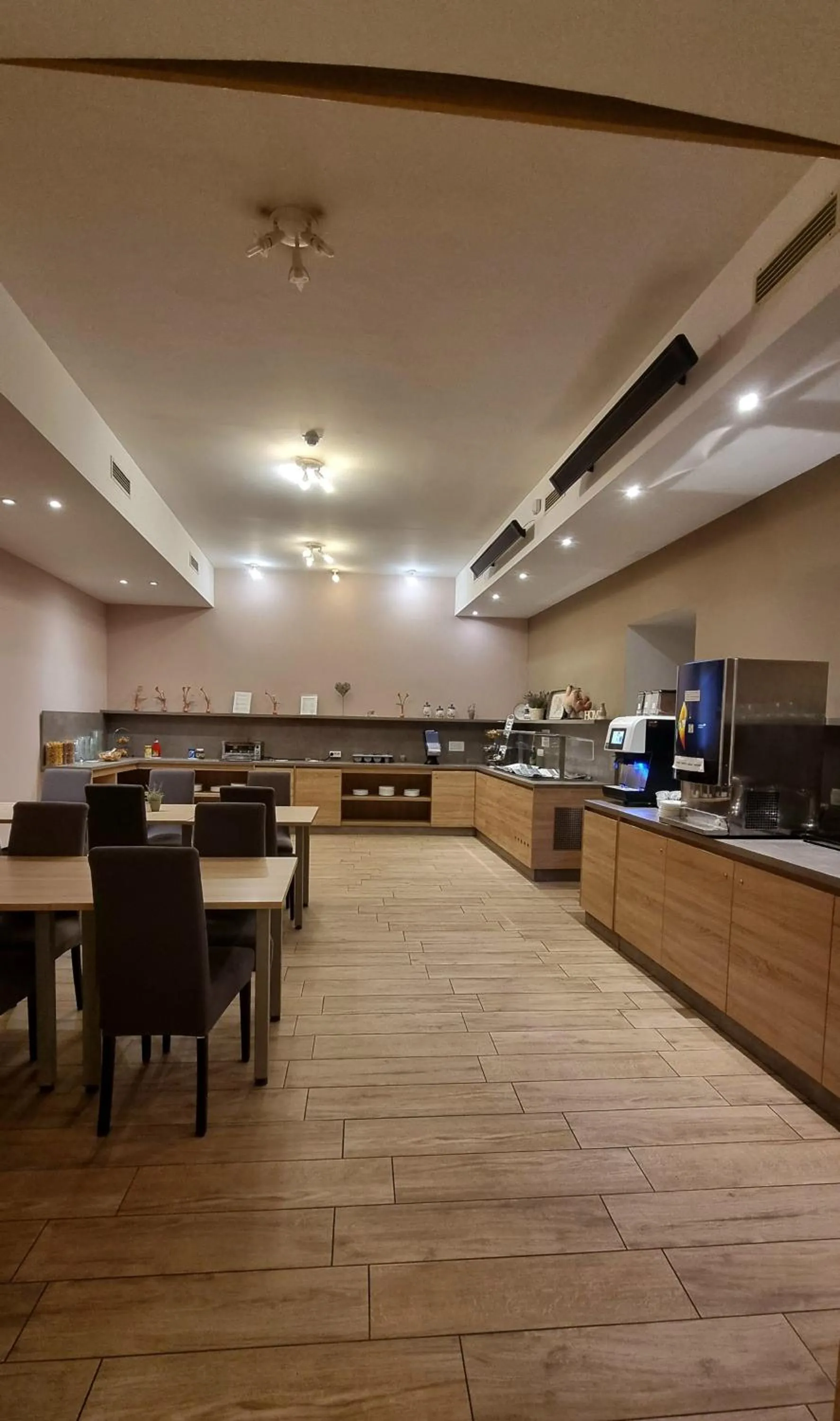 Breakfast in Hotel Emonec