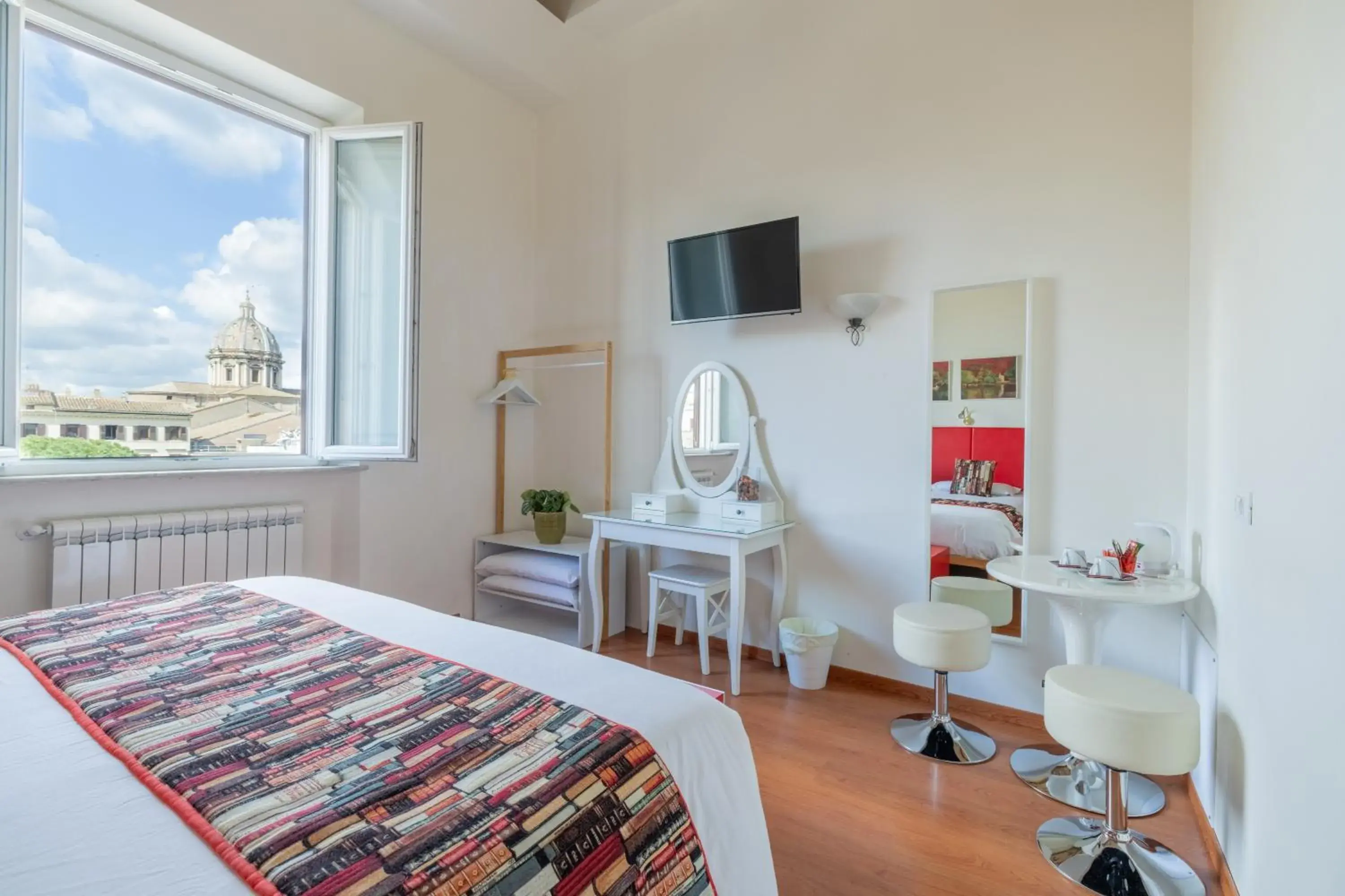 Bed in Superior Relais FCollection Temple View Bed in Superior Relais FCollection Temple View