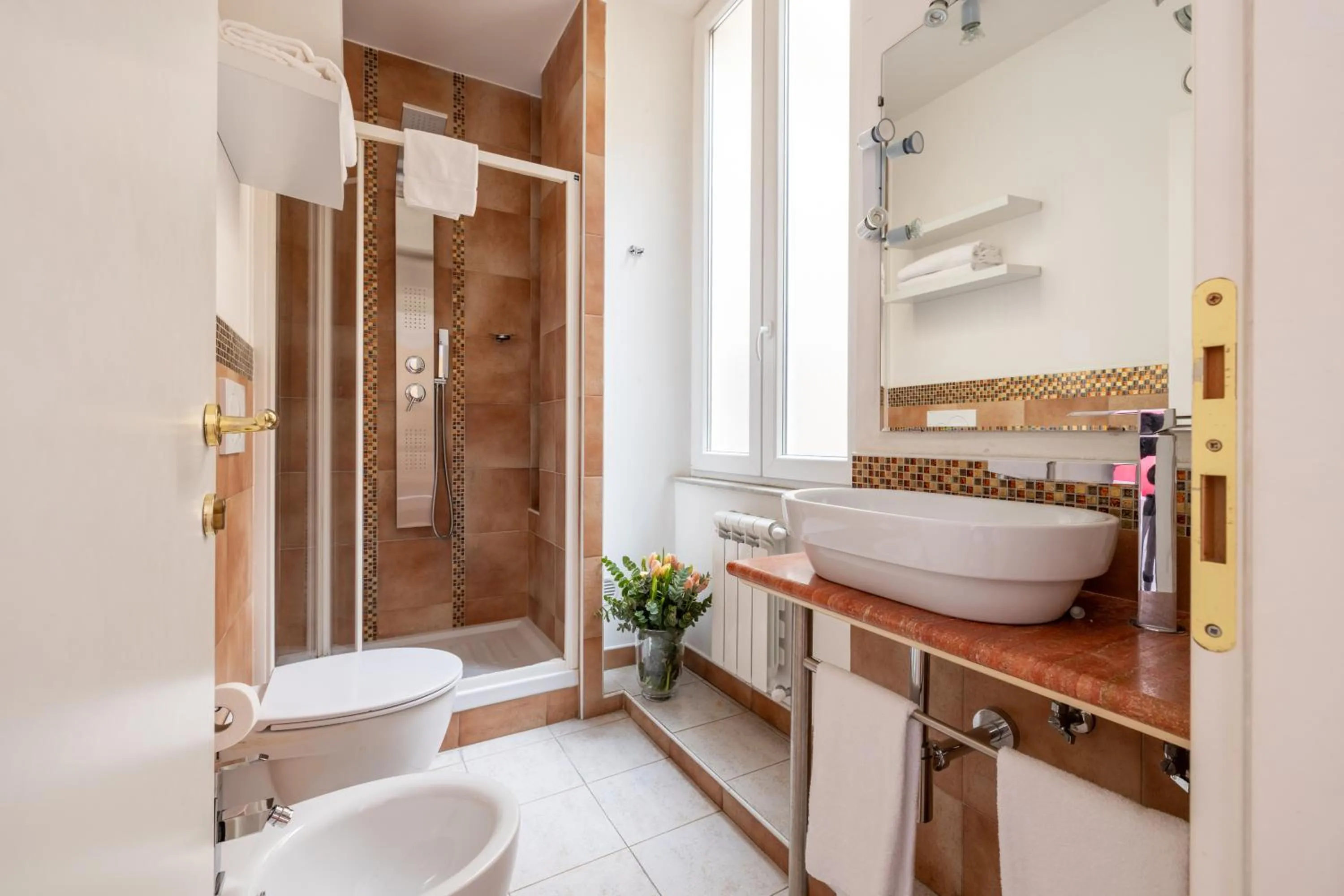 Shower in Superior Relais FCollection Temple View