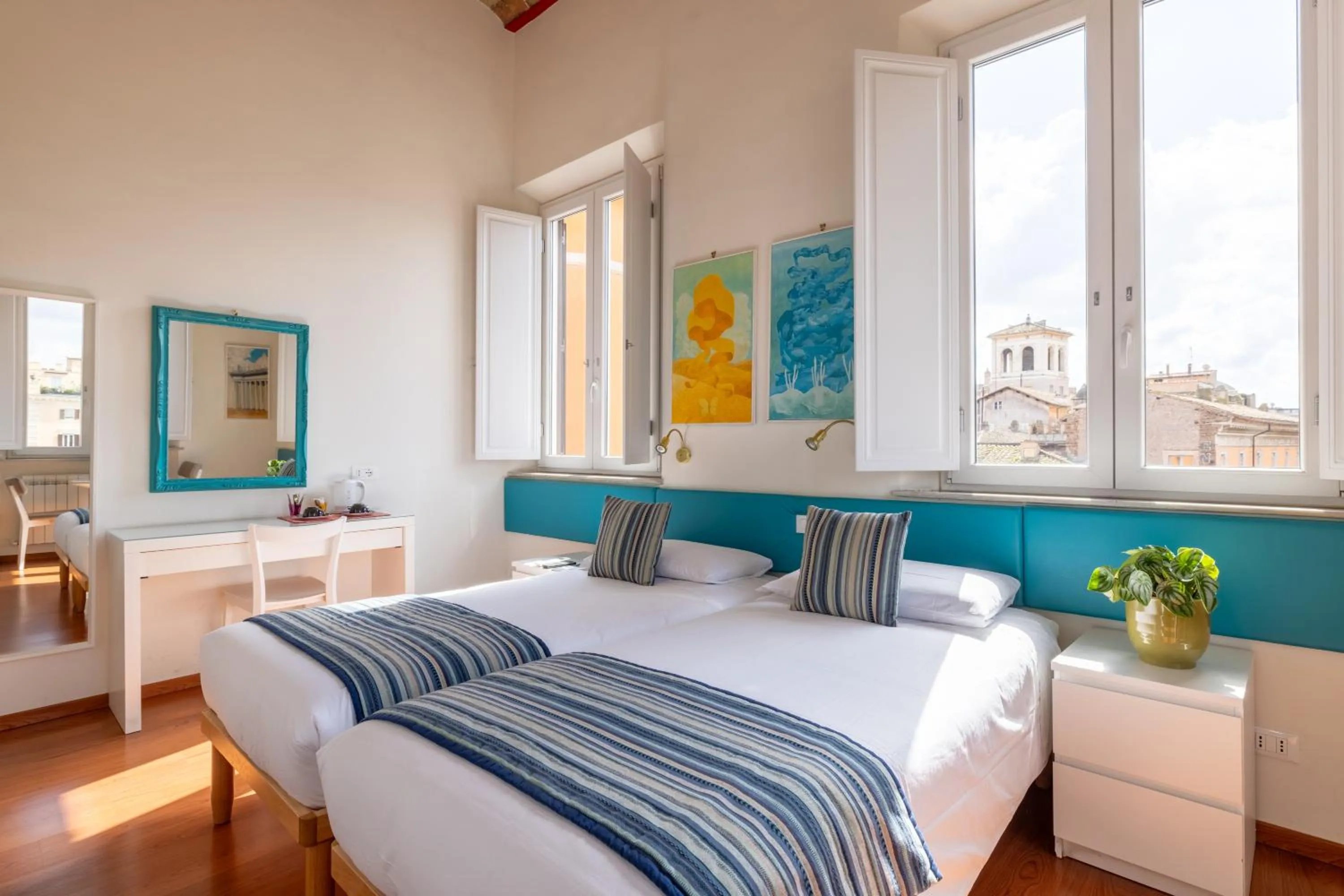 Photo of the whole room, Bed in Superior Relais FCollection Temple View