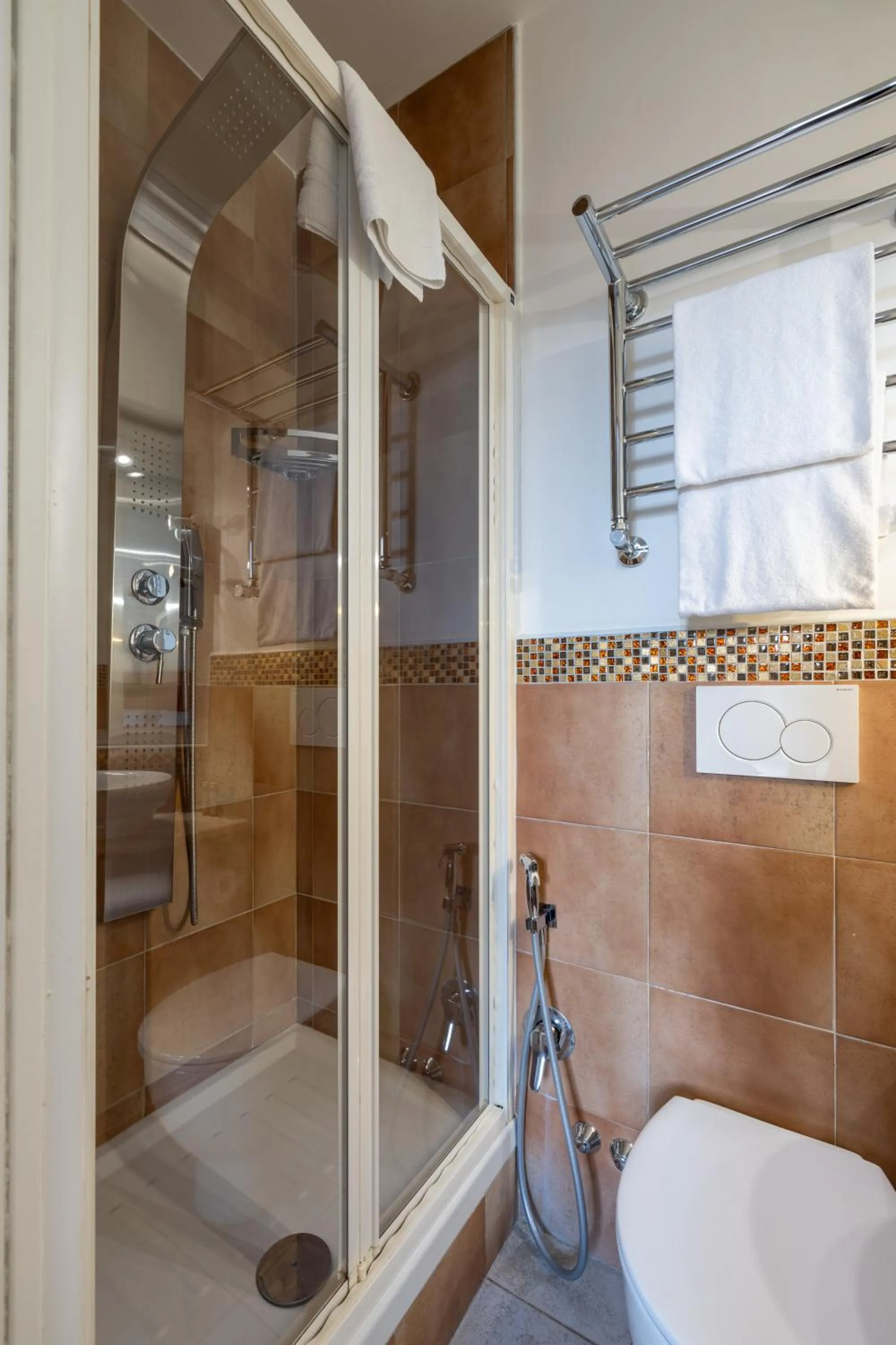 Shower in Superior Relais FCollection Temple View