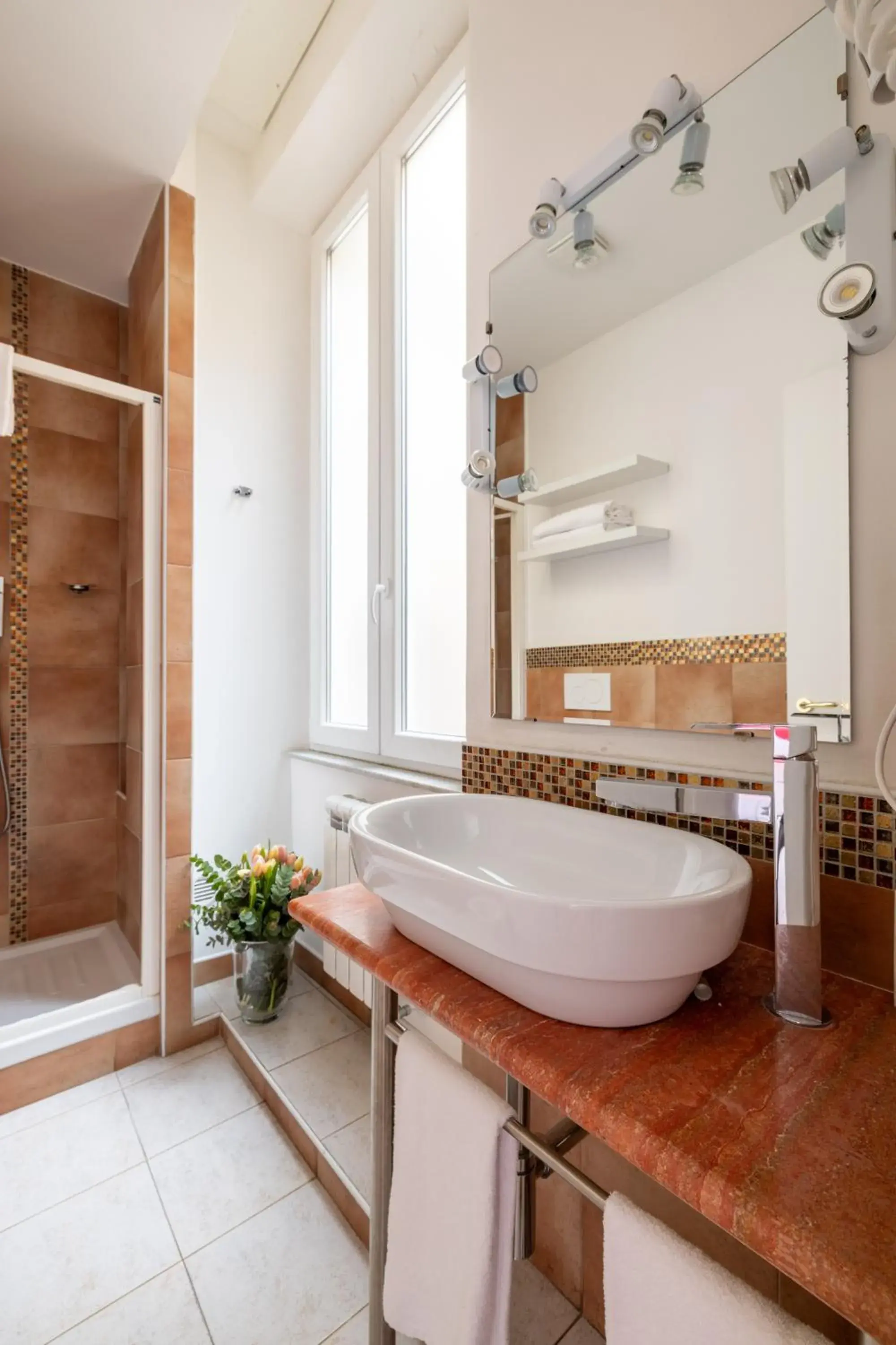 Shower in Superior Relais FCollection Temple View Shower in Superior Relais FCollection Temple View