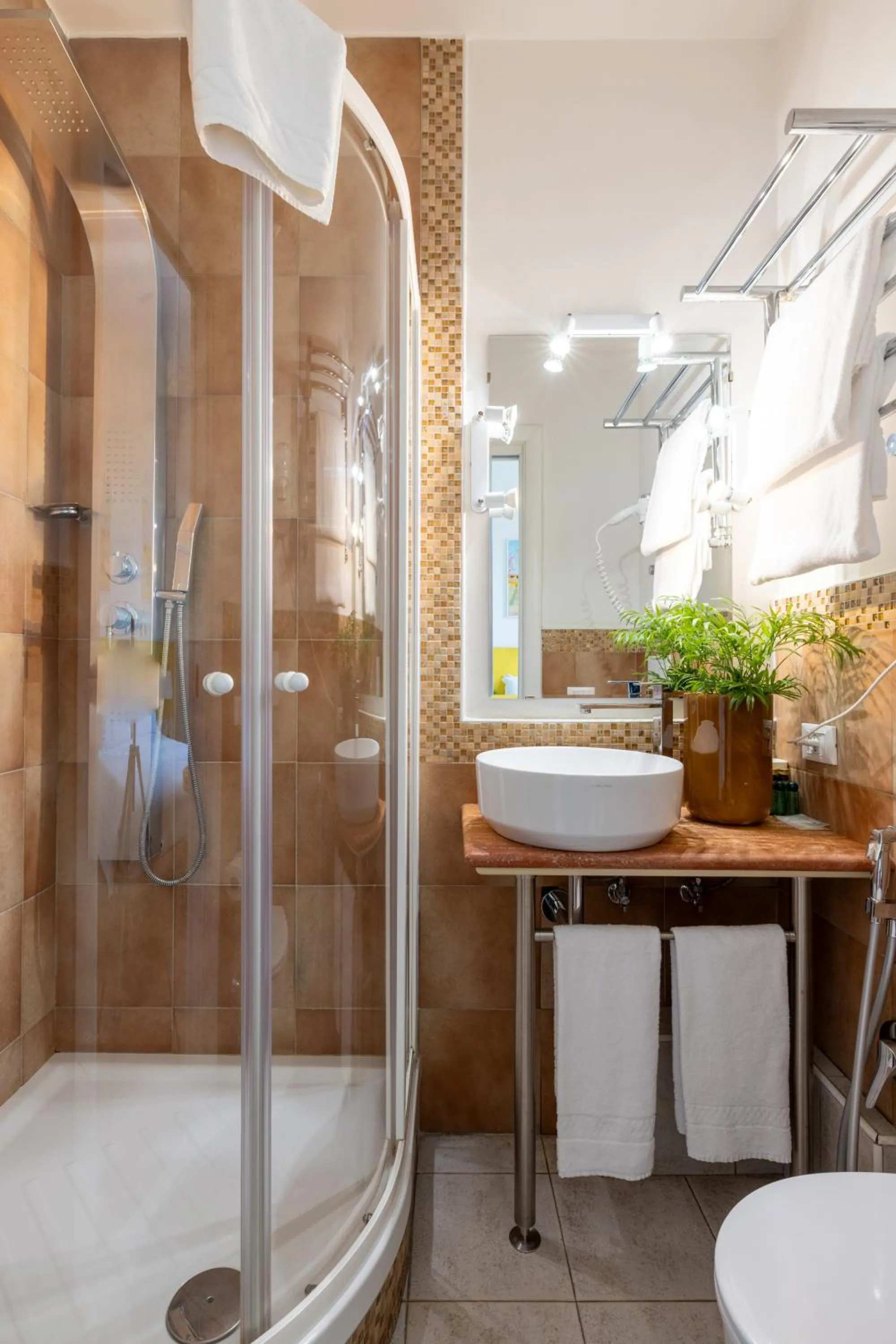 Toilet in Superior Relais FCollection Temple View