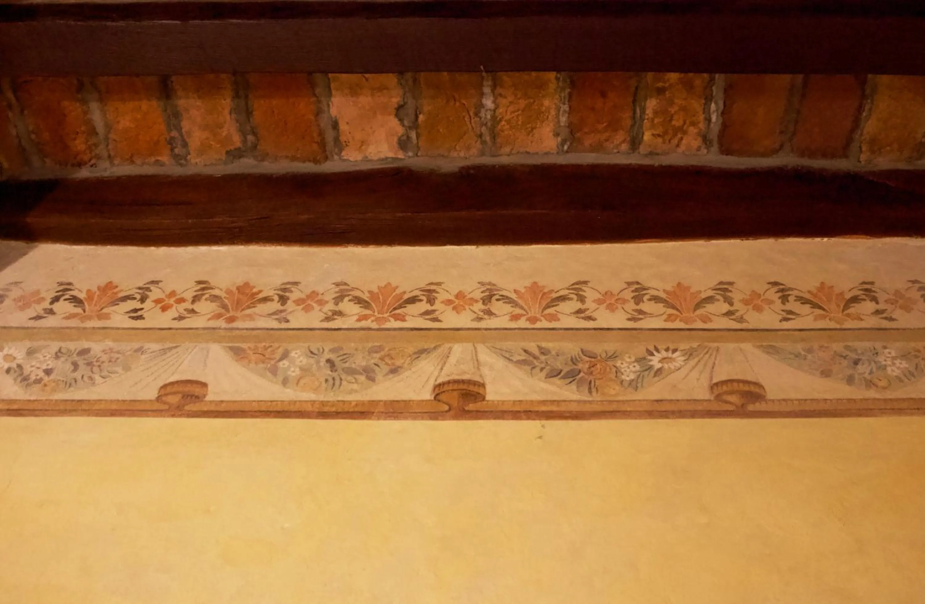 Decorative detail in Albergo Giulia Gonzaga