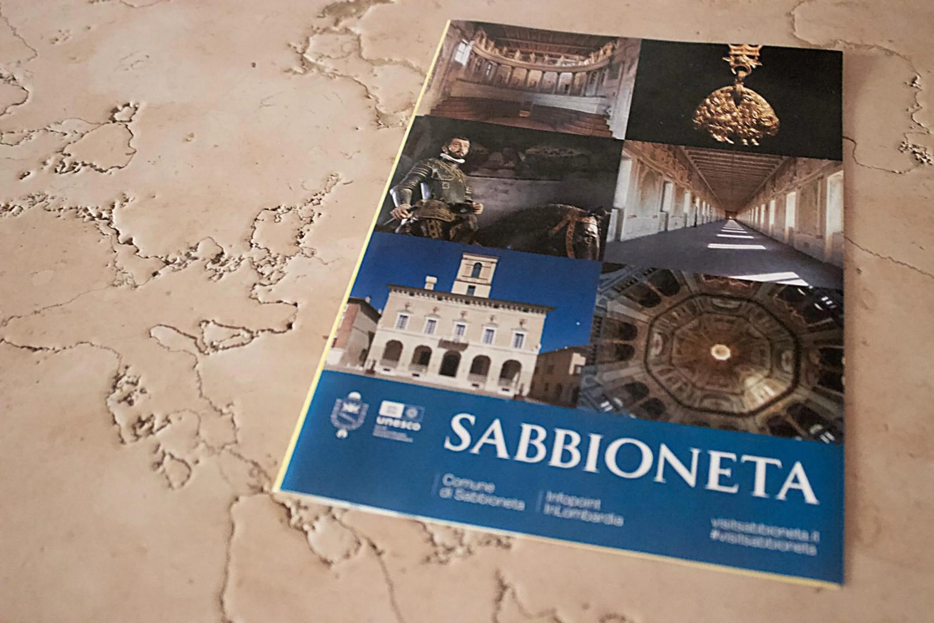 Decorative detail in Albergo Giulia Gonzaga